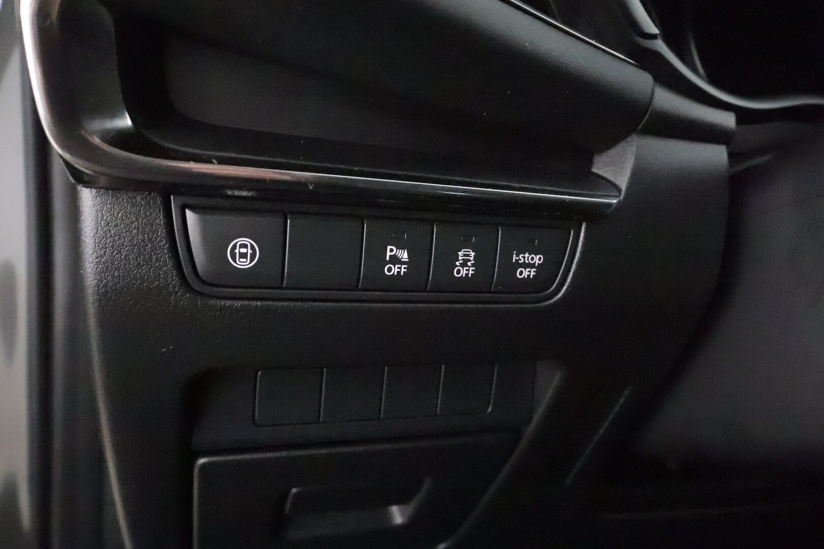 Mazda Mazda3 2019 Hatchback 2,0 (122 hv) SKYACTIV-G Vision MT HK1 * HUD / ACC / LED / P.Tutka / Navi / Kaistavahti / Katveavustin * - 1-om Suomi-auto / Kahdet renkaat aluvanteilla *