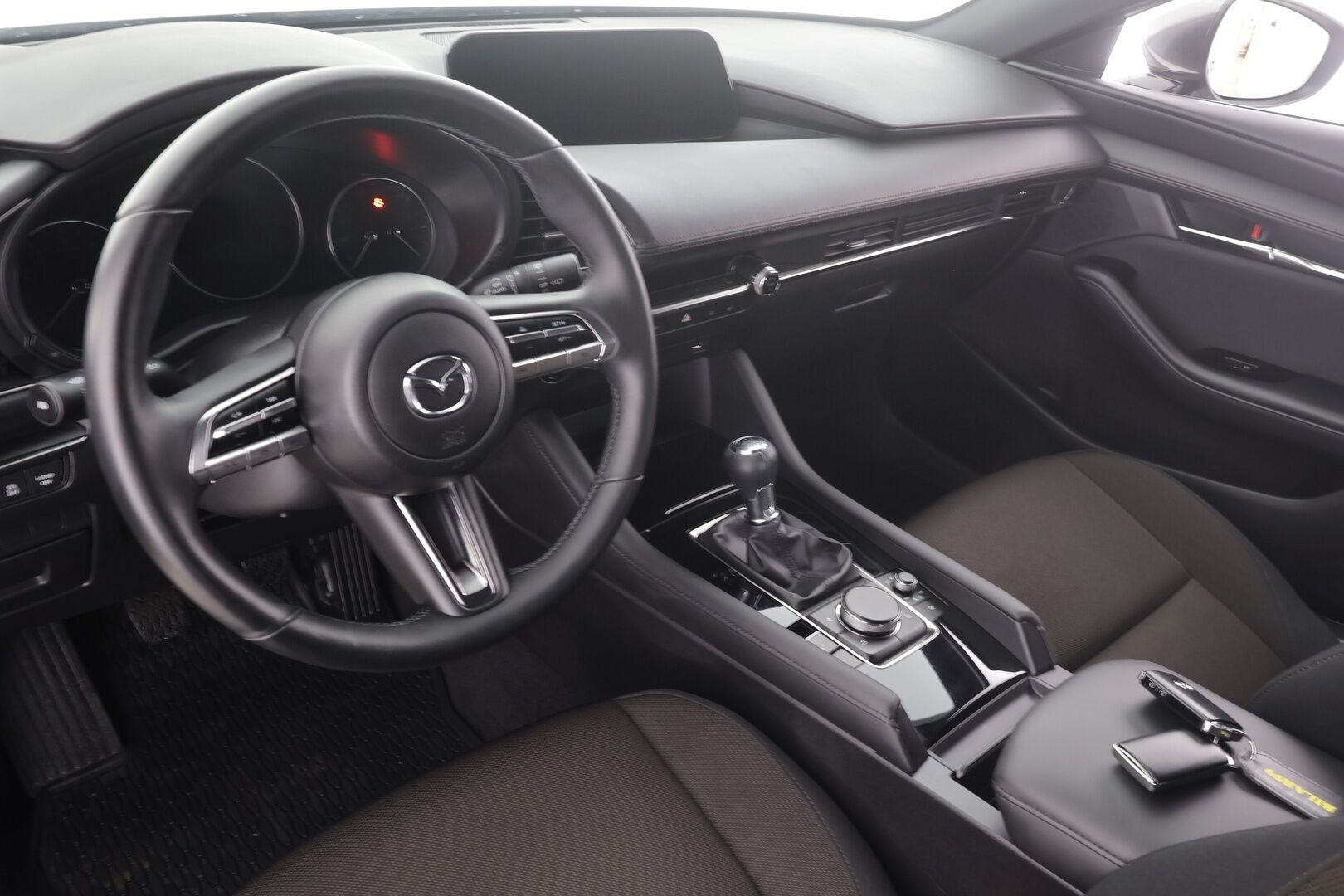 Mazda Mazda3 2019 Hatchback 2,0 (122 hv) SKYACTIV-G Vision MT HK1 * HUD / ACC / LED / P.Tutka / Navi / Kaistavahti / Katveavustin * - 1-om Suomi-auto / Kahdet renkaat aluvanteilla *