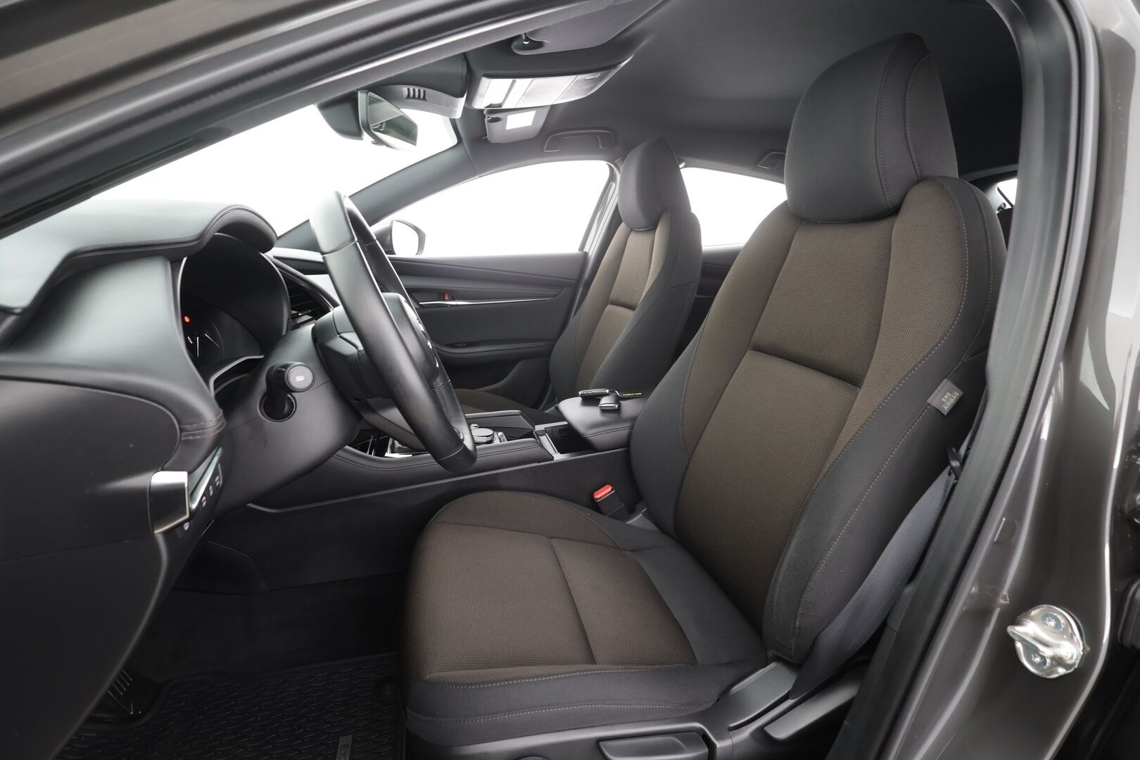 Mazda Mazda3 2019 Hatchback 2,0 (122 hv) SKYACTIV-G Vision MT HK1 * HUD / ACC / LED / P.Tutka / Navi / Kaistavahti / Katveavustin * - 1-om Suomi-auto / Kahdet renkaat aluvanteilla *