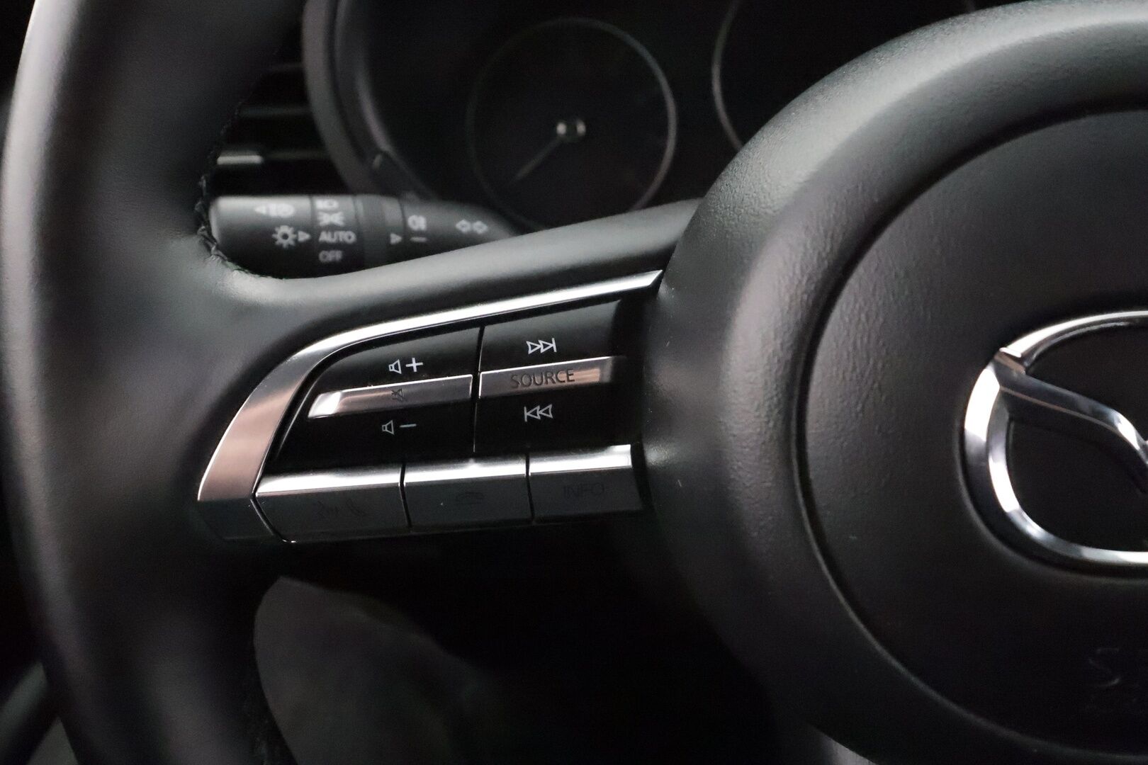 Mazda 3 2019 Hatchback 2,0 (122 hv) SKYACTIV-G Vision MT HK1 * ACC / HUD / LED / P.Tutka / Navi / Kaistavahti / Katveavustin * - 1-om Suomi-auto / Kahdet renkaat aluvanteilla - HULLUT AVAJAISHULINAT KORKOTARJOUS 3,29 %