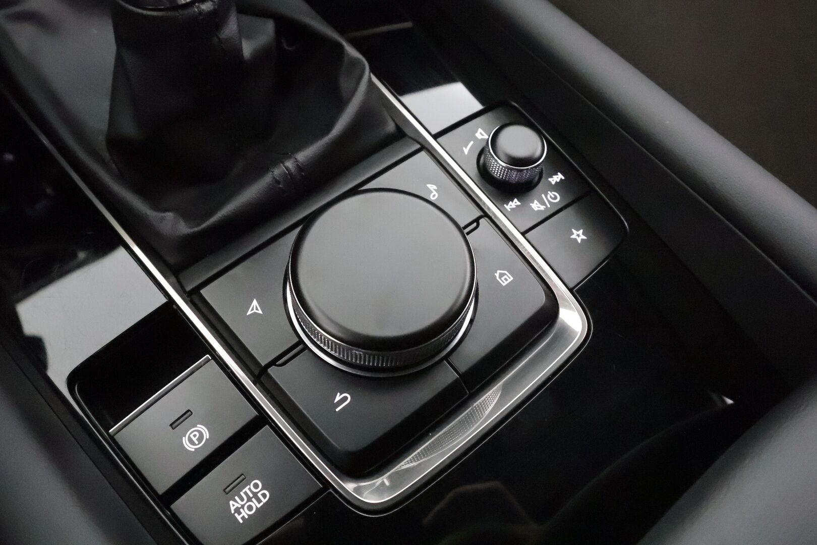 Mazda 3 2019 Hatchback 2,0 (122 hv) SKYACTIV-G Vision MT HK1 * ACC / HUD / LED / P.Tutka / Navi / Kaistavahti / Katveavustin * - 1-om Suomi-auto / Kahdet renkaat aluvanteilla - HULLUT AVAJAISHULINAT KORKOTARJOUS 3,29 %