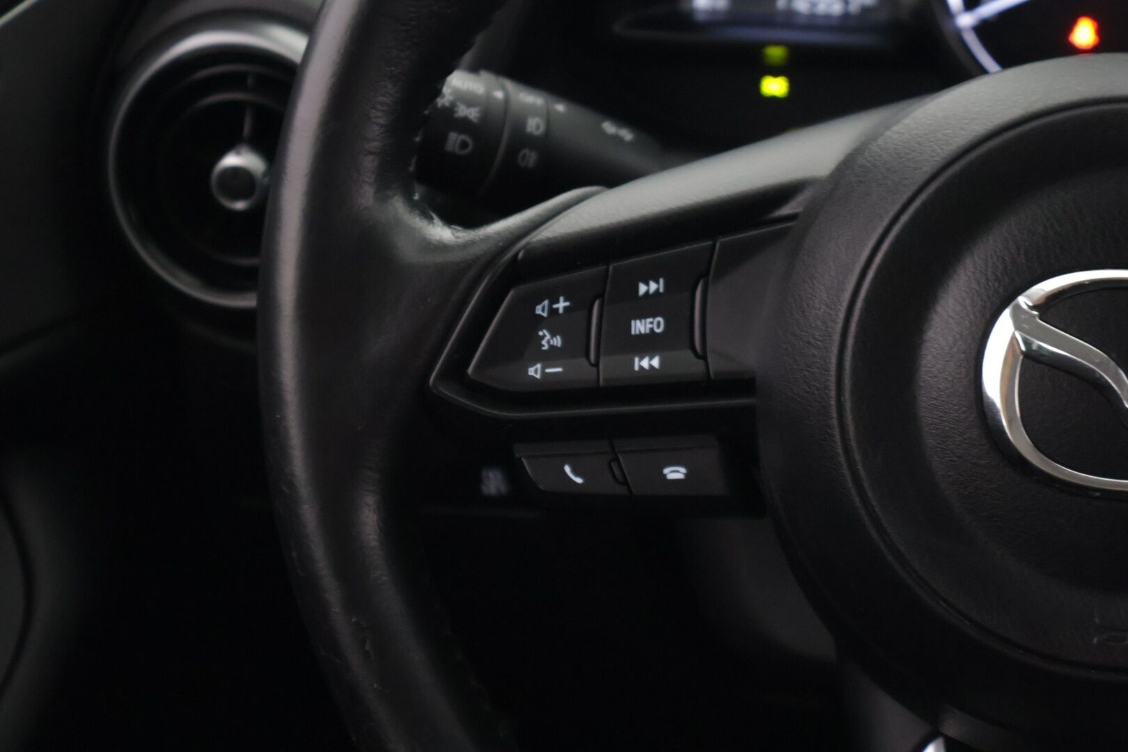 Mazda CX-3 2019 2,0 (120 hv) SKYACTIV-G Premium Plus 6AT GC2 ** Vakkari / Lohko / Tutkat / Rat. Läm. - ** Kahdet renkaat / Katumaasturi ** - Osta nyt, maksa vasta ensi vuonna