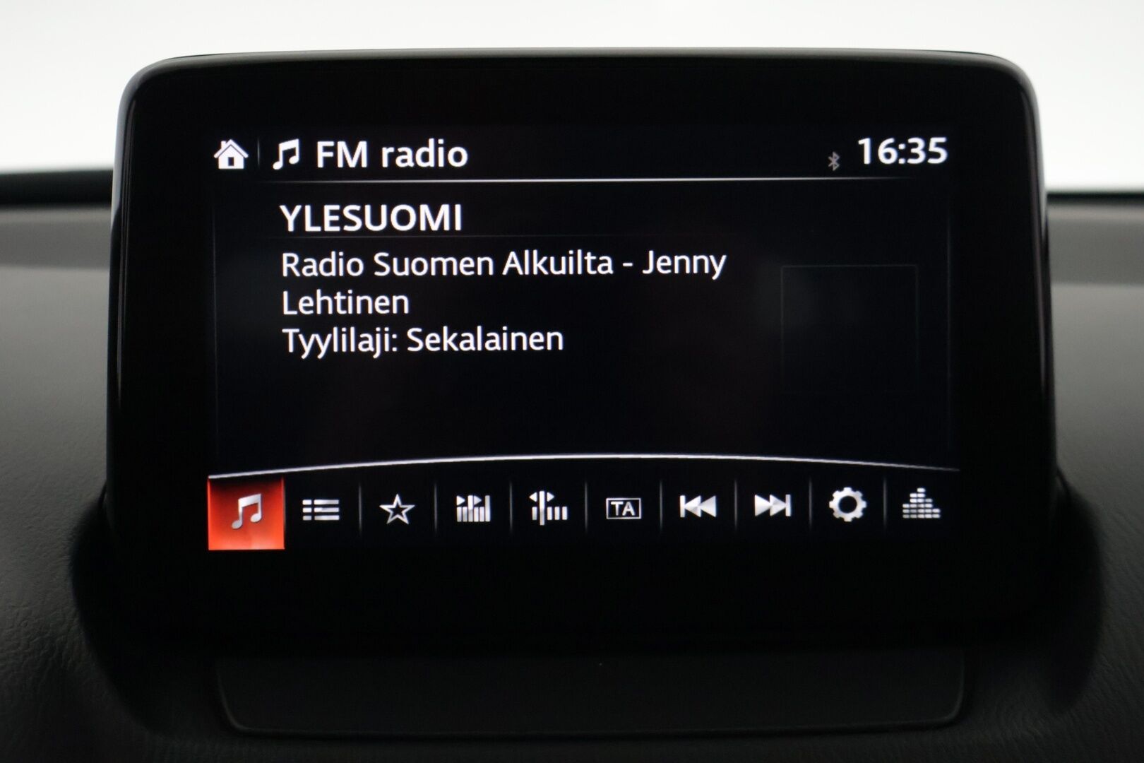 Mazda CX-3 2019 2,0 (120 hv) SKYACTIV-G Premium Plus 6AT GC2 ** Vakkari / Lohko / Tutkat / Rat. Läm. - ** Kahdet renkaat / Katumaasturi ** - Osta nyt, maksa vasta ensi vuonna