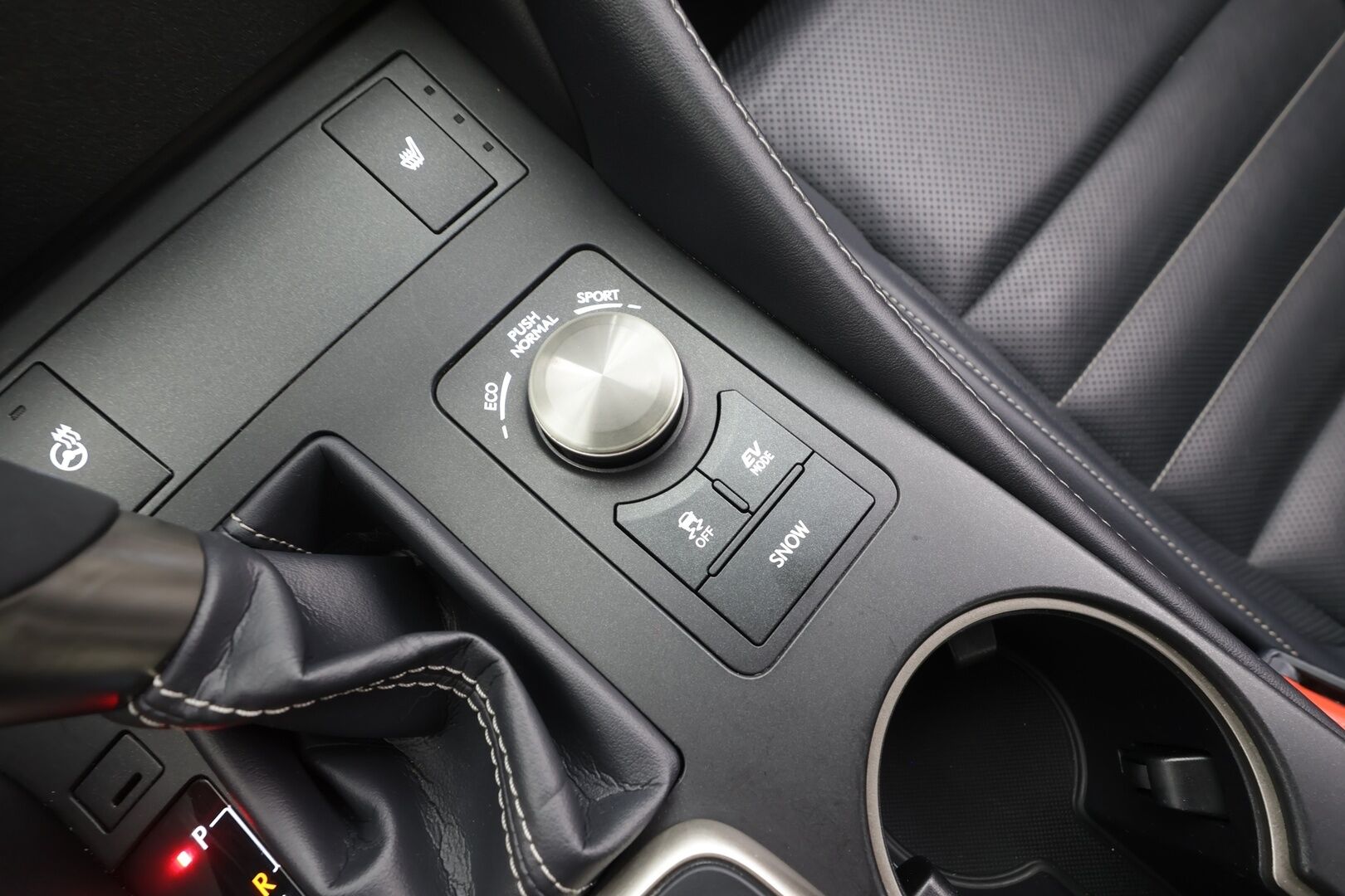 Lexus RC 2019 300h Executive - | ACC | Facelift | Sähkönahat | Iso keskinäyttö | LED | P.kamera | Sähk. ratti | Lohko + sisälämmitin | Lämm. ratti | Merkkihuollot | 