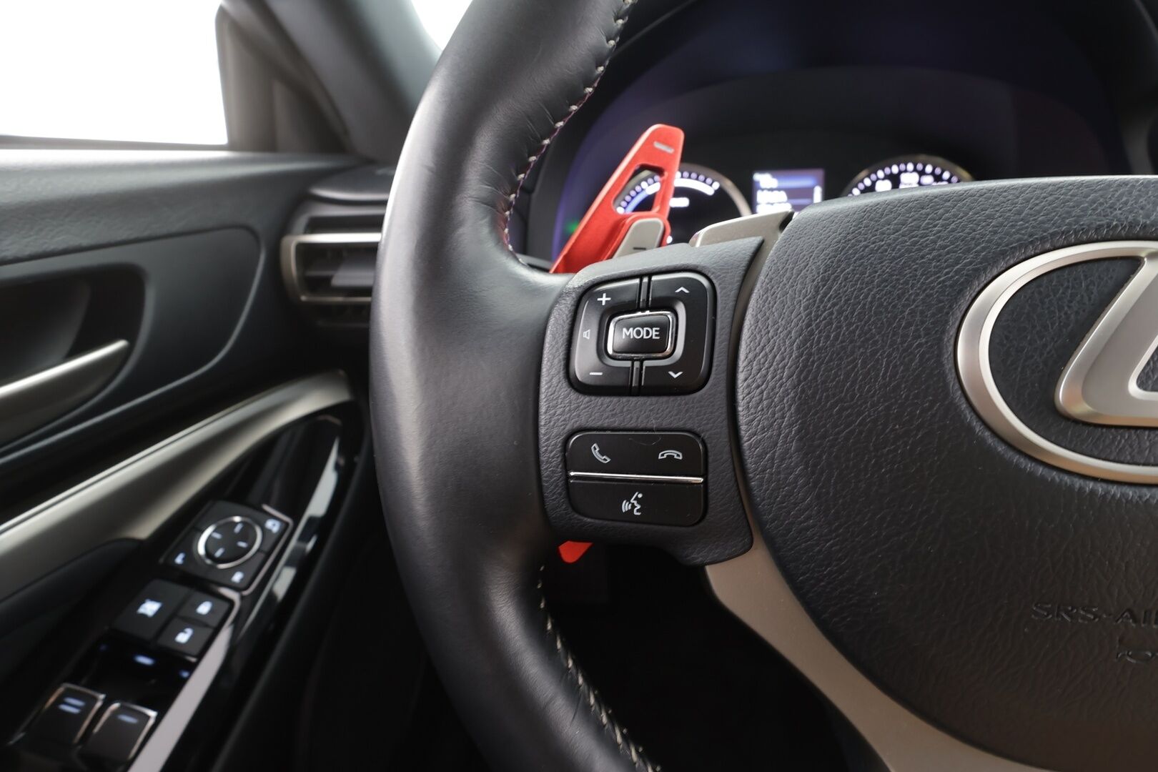 Lexus RC 2019 300h Executive - | ACC | Facelift | Sähkönahat | Iso keskinäyttö | LED | P.kamera | Sähk. ratti | Lohko + sisälämmitin | Lämm. ratti | Merkkihuollot | 