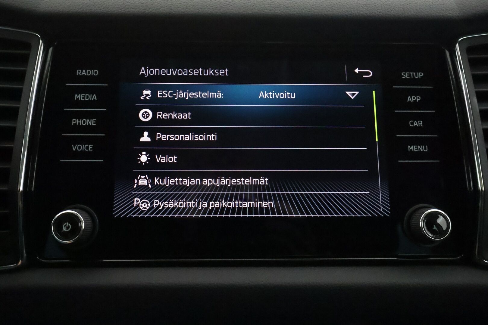 Skoda Kodiaq 2019 1,5 TSI ACT 4x4 Ambition DSG Autom. - Suomiauto | Webasto | Koukku | ACC | Peruutuskamera | Adapt.LED | KeylessGo | Ratinlämmitys | Ambient | Huippuvarusteet! - KORKO VAIN 3,99 %