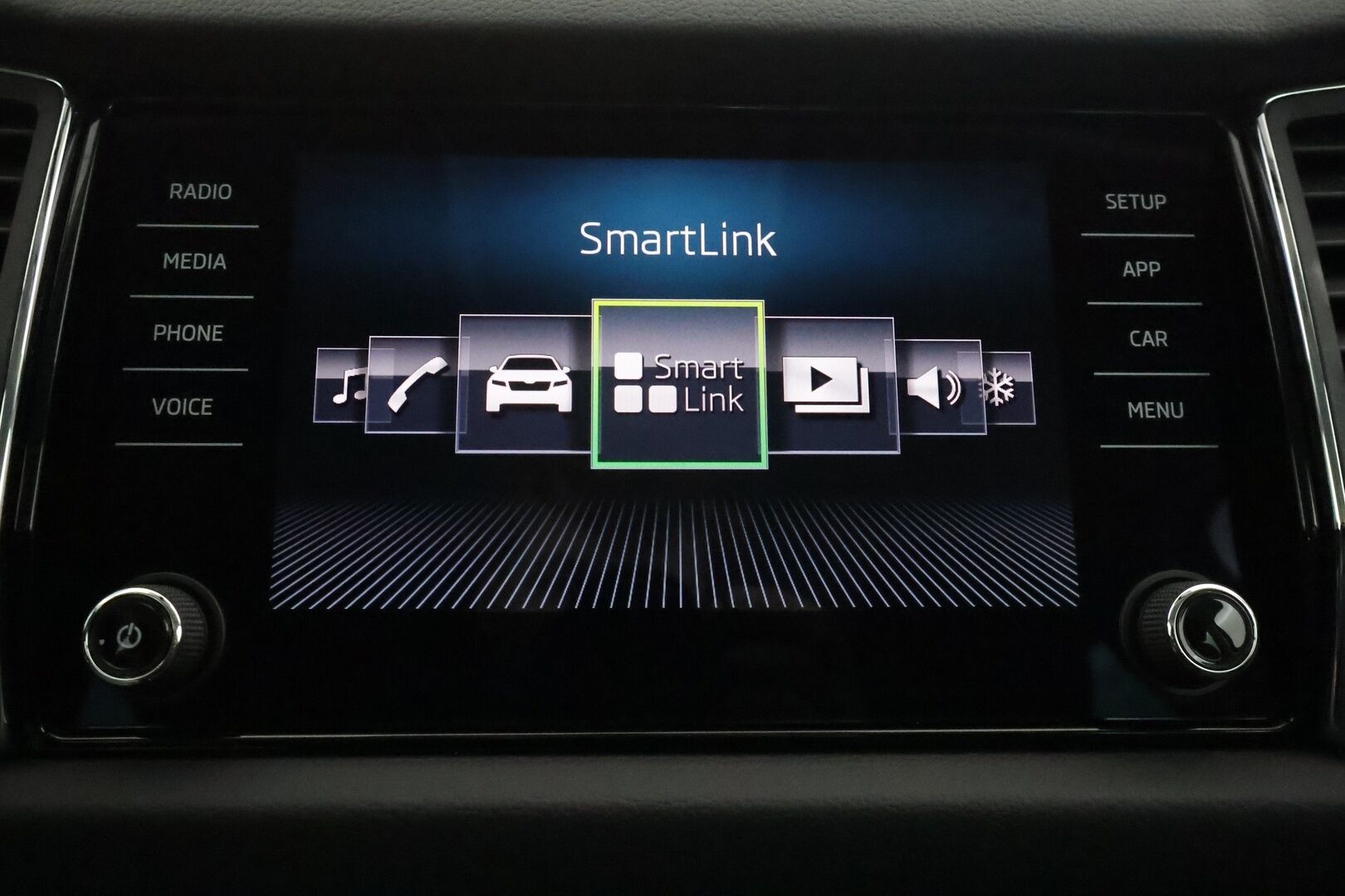 Skoda Kodiaq 2019 1,5 TSI ACT 4x4 Ambition DSG Autom. - Suomiauto | Webasto | Koukku | ACC | Peruutuskamera | Adapt.LED | KeylessGo | Ratinlämmitys | Ambient | Huippuvarusteet! - KORKO VAIN 3,99 %