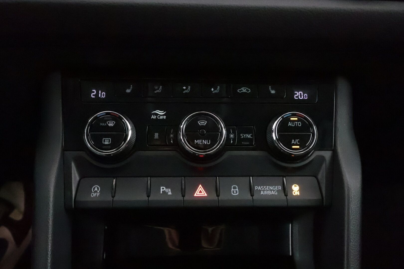 Skoda Kodiaq 2019 1,5 TSI ACT 4x4 Ambition DSG Autom. - Suomiauto | Webasto | Koukku | ACC | Peruutuskamera | Adapt.LED | KeylessGo | Ratinlämmitys | Ambient | Huippuvarusteet! - KORKO VAIN 3,99 %