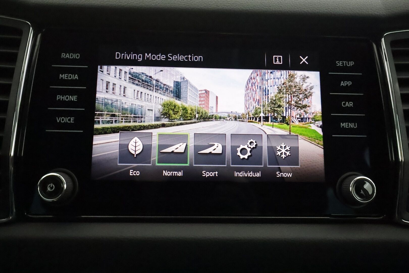 Skoda Kodiaq 2019 1,5 TSI ACT 4x4 Ambition DSG Autom. - Suomiauto | Webasto | Koukku | ACC | Peruutuskamera | Adapt.LED | KeylessGo | Ratinlämmitys | Ambient | Huippuvarusteet! - KORKO VAIN 3,99 %