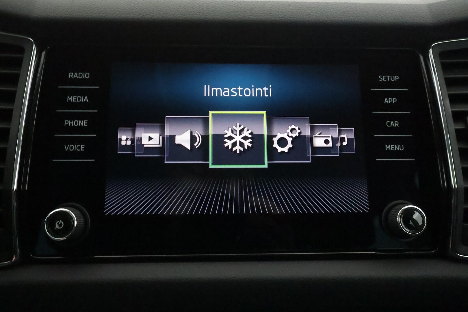 Skoda Kodiaq 2019 1,5 TSI ACT 4x4 Ambition DSG Autom. - Suomiauto | Webasto | Koukku | ACC | Peruutuskamera | Adapt.LED | KeylessGo | Ratinlämmitys | Ambient | Huippuvarusteet! - KORKO VAIN 3,99 %