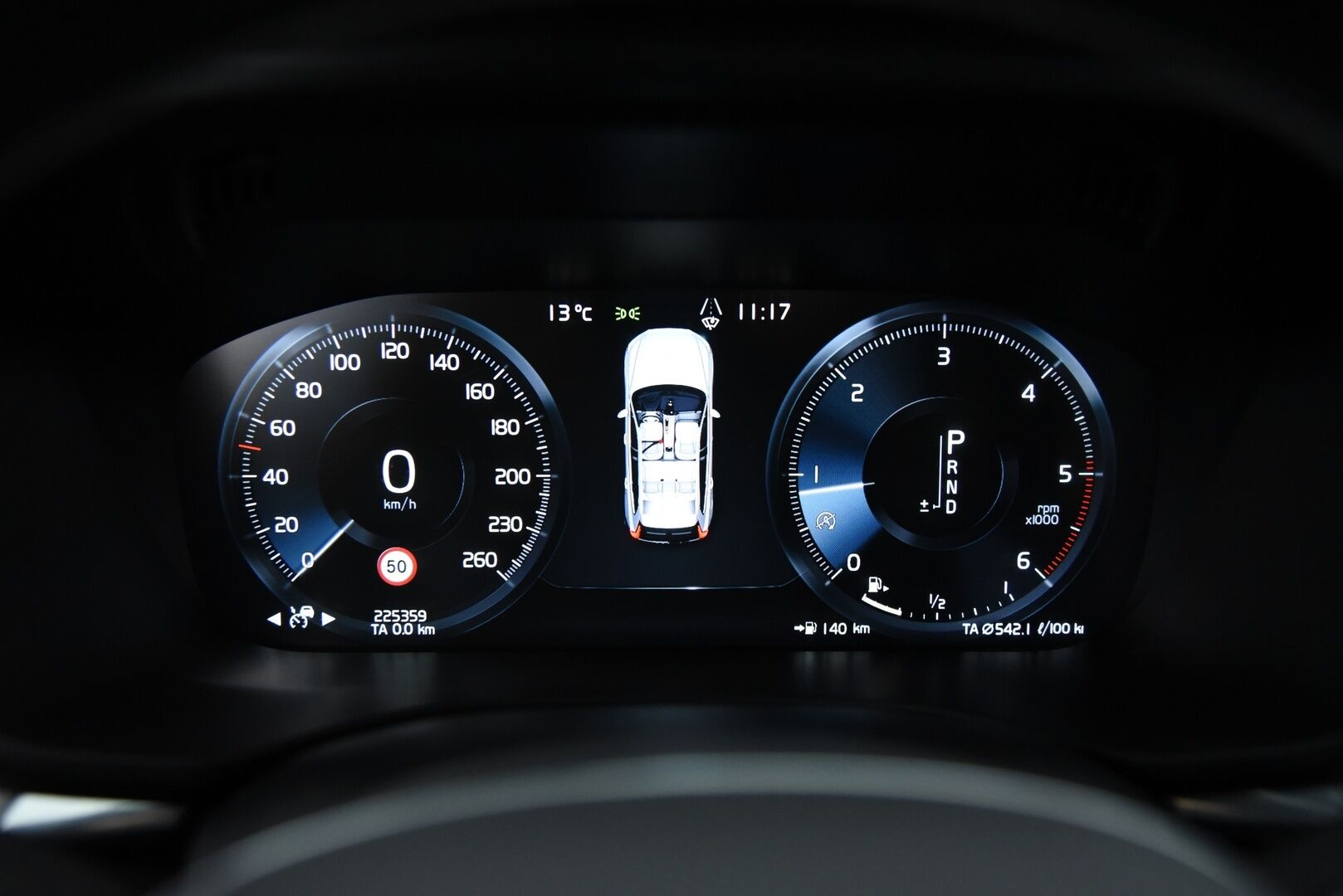 Volvo XC60 2019 D4 AWD Business R-Design aut / Adapt. Vak. / Webasto / Koukku / P. Kamera / BLIS / Sähkökontti / - Juuri huollettu! / Sähköpenkki muisteilla / Todella siisti / 2x renkaat & vanteet / Jakohihna tehty 06.2024 - HULLUT BLACKWEEK JATKOT - KORKOTARJOUS 2,49%