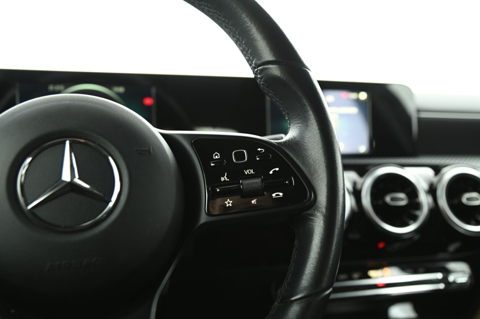 Mercedes-Benz A 2019 180 d A Business Style **Digimittari / Vakkari / P-Kamera / Lohko / Sporttipenkit** - Siistikuntoinen / Hyvin huollettu / Taloudellinen / 2x renkaat