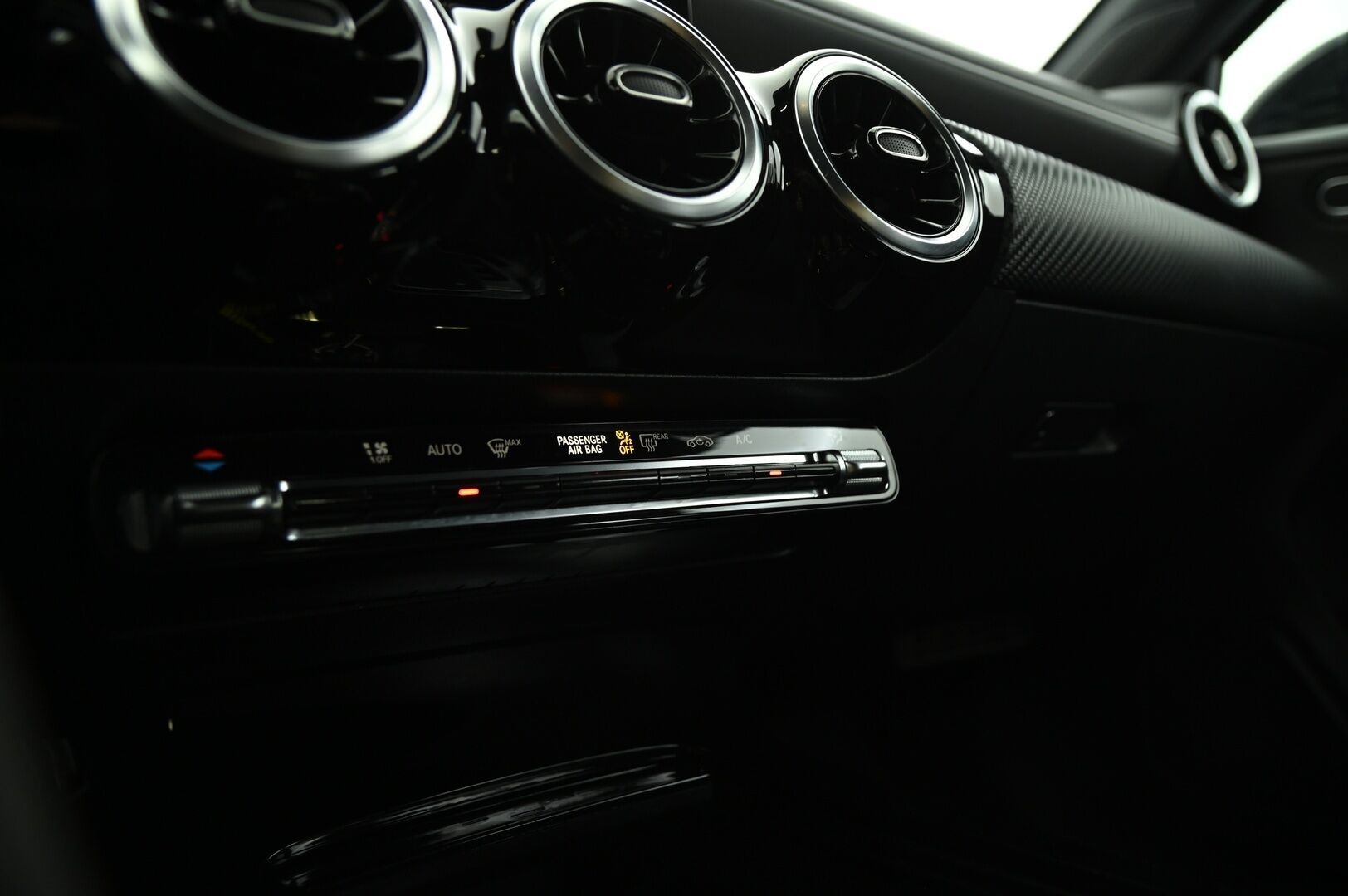 Mercedes-Benz A 2019 180 d A Business Style **Digimittari / Vakkari / P-Kamera / Lohko / Sporttipenkit** - Siistikuntoinen / Hyvin huollettu / Taloudellinen / 2x renkaat