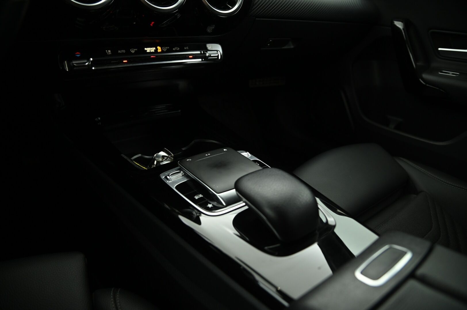 Mercedes-Benz A 2019 180 d A Business Style **Digimittari / Vakkari / P-Kamera / Lohko / Sporttipenkit** - Siistikuntoinen / Hyvin huollettu / Taloudellinen / 2x renkaat