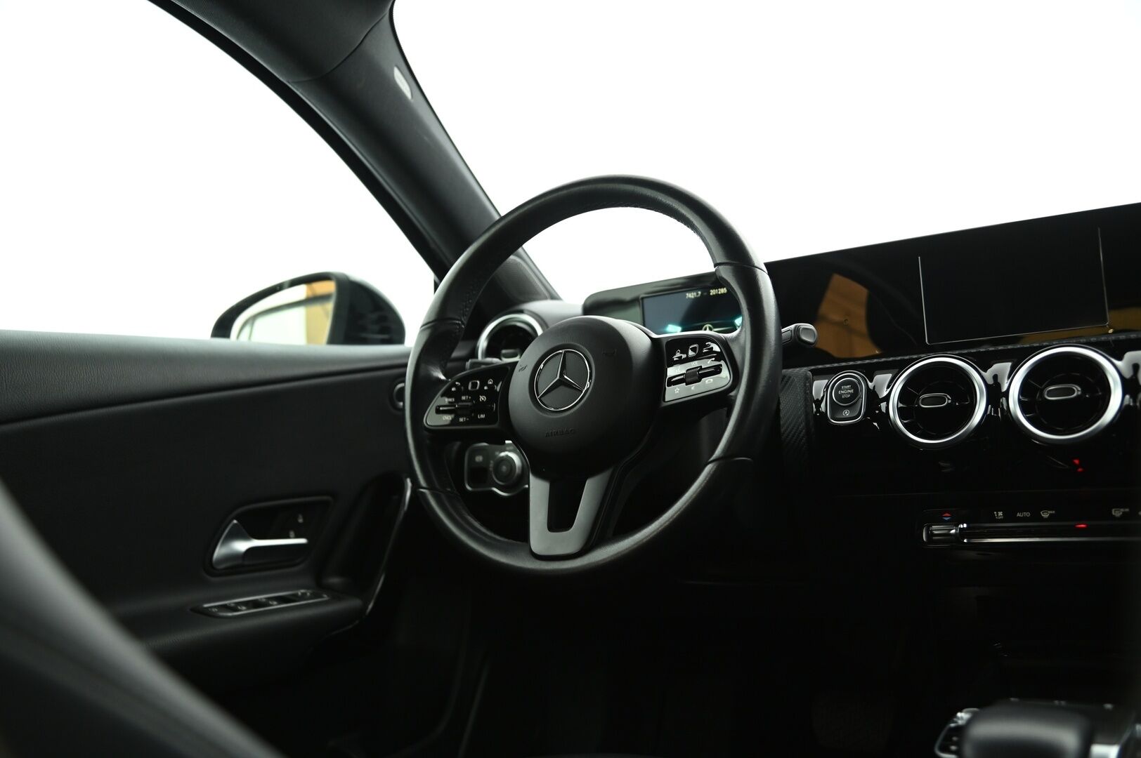 Mercedes-Benz A 2019 180 d A Business Style **Digimittari / Vakkari / P-Kamera / Lohko / Sporttipenkit** - Siistikuntoinen / Hyvin huollettu / Taloudellinen / 2x renkaat