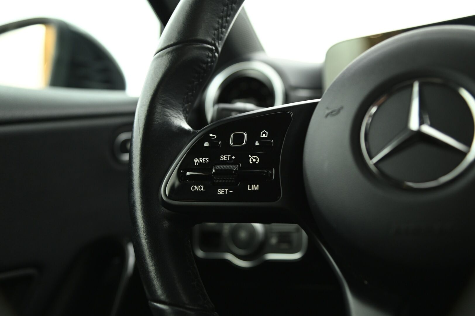 Mercedes-Benz A 2019 180 d A Business Style **Digimittari / Vakkari / P-Kamera / Lohko / Sporttipenkit** - Siistikuntoinen / Hyvin huollettu / Taloudellinen / 2x renkaat