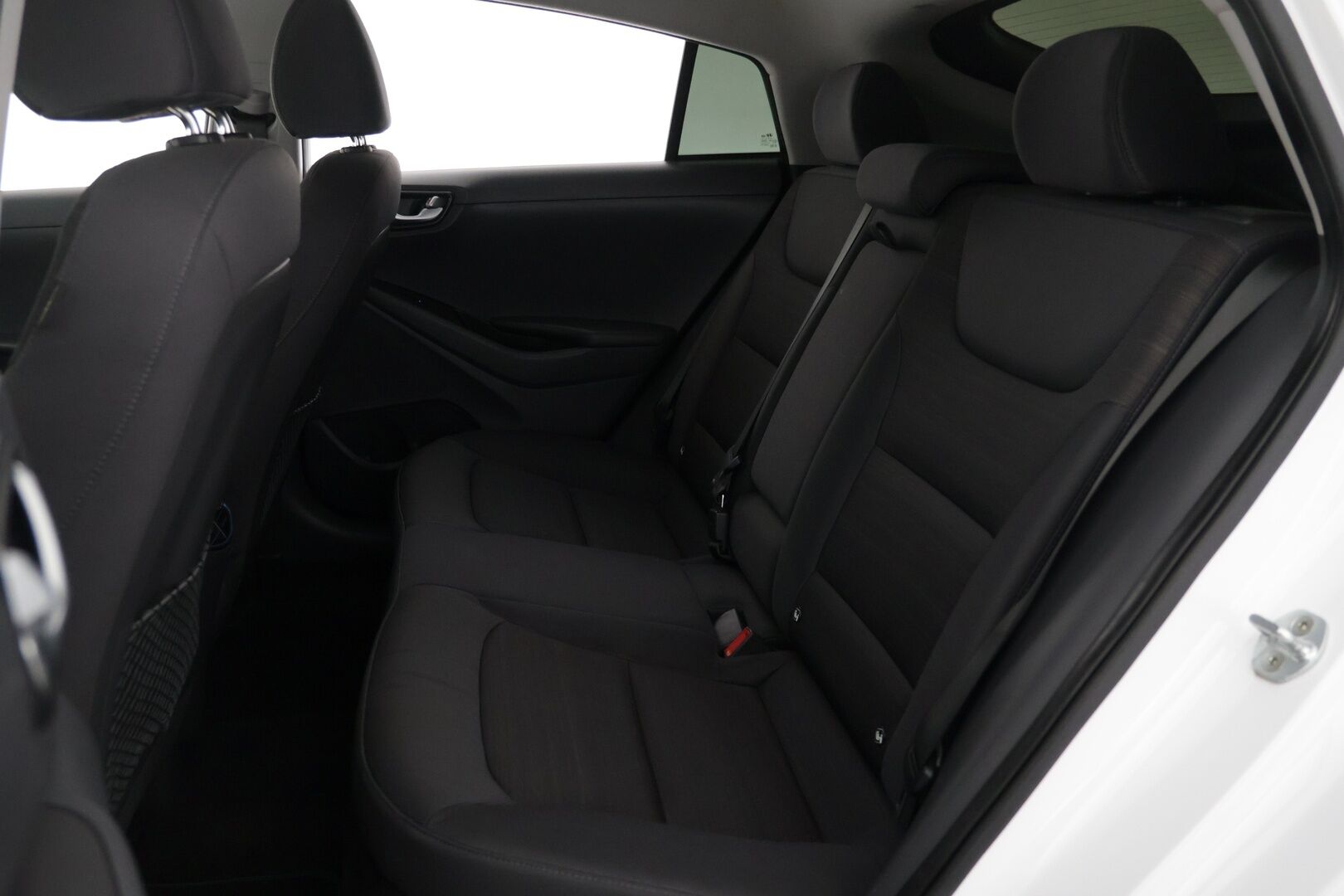 Hyundai IONIQ HYBRID 2017 hybrid DCT Style - | Webasto | Adaptiivinen vakionopeudensäädin | Navi | Keyless | Kahdet renkaat |