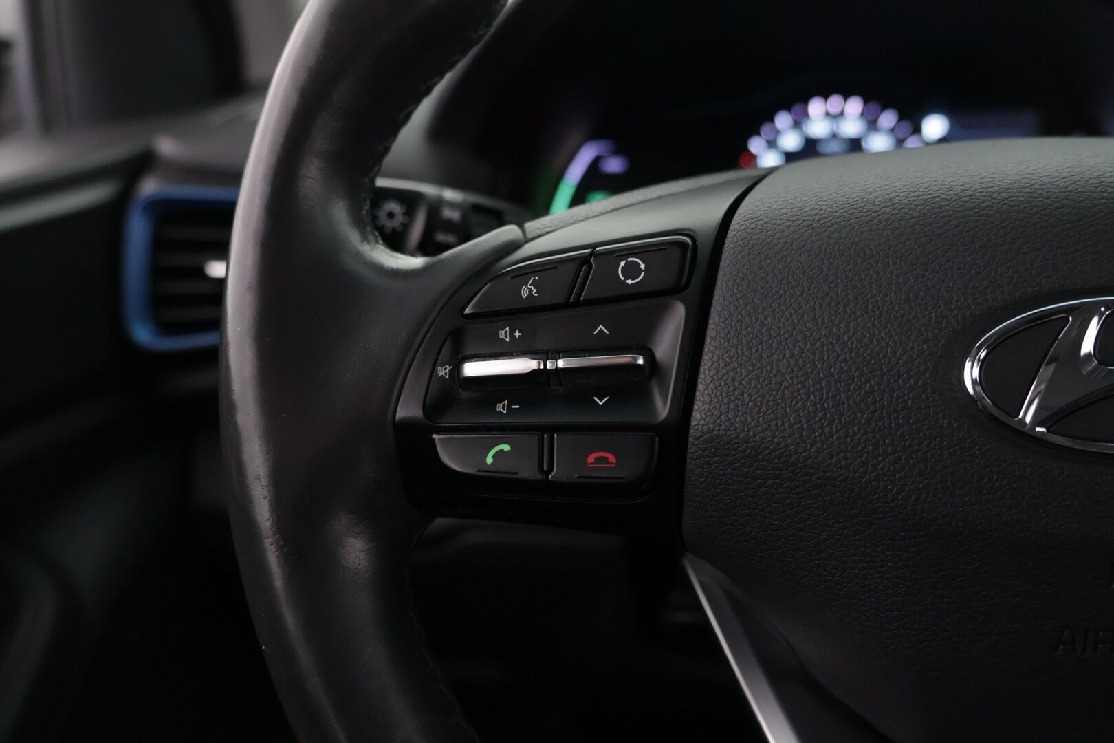 Hyundai IONIQ HYBRID 2017 hybrid DCT Style - | Webasto | Adaptiivinen vakionopeudensäädin | Navi | Keyless | Kahdet renkaat |