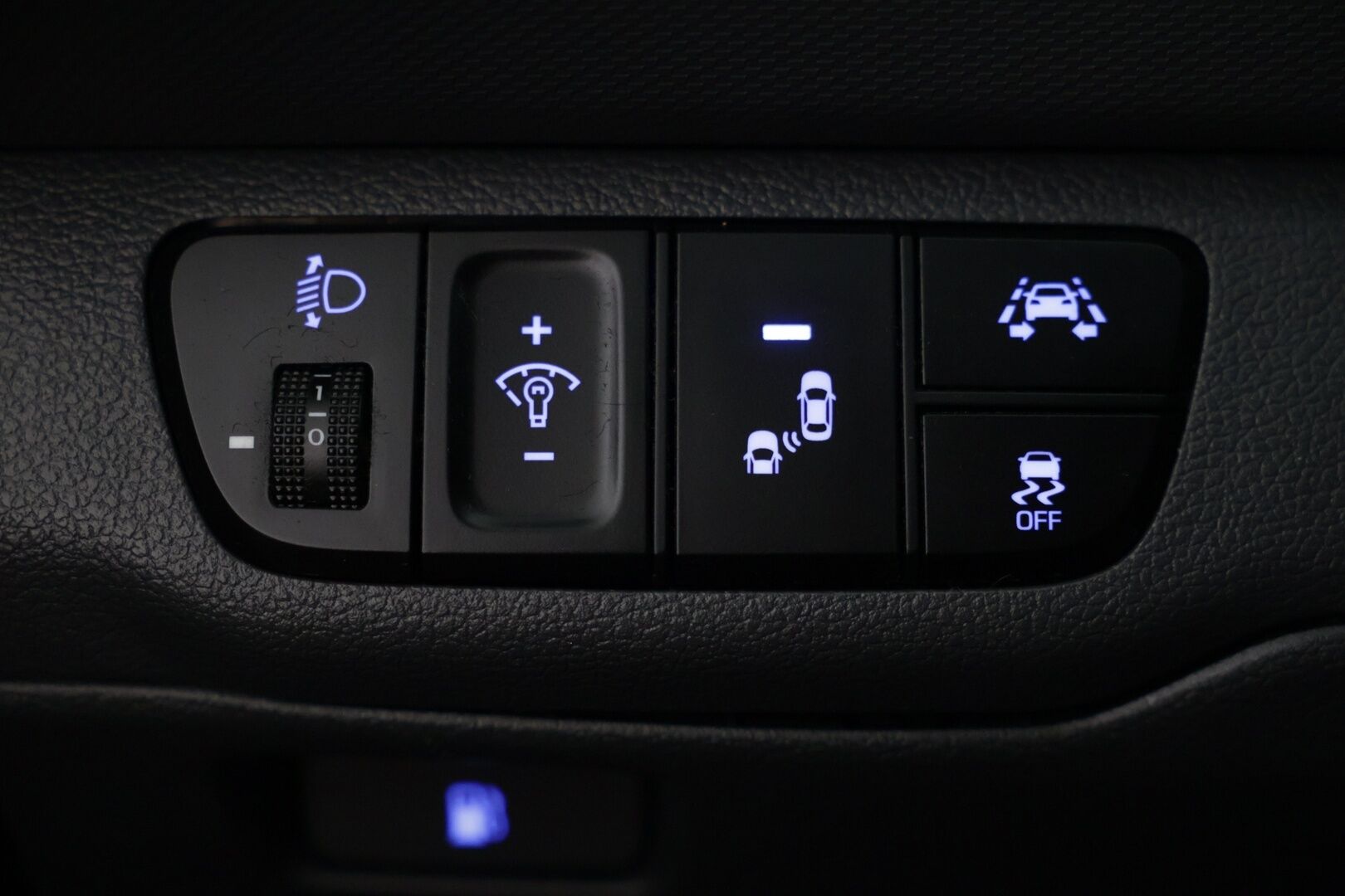 Hyundai IONIQ HYBRID 2017 hybrid DCT Style - | Webasto | Adaptiivinen vakionopeudensäädin | Navi | Keyless | Kahdet renkaat |