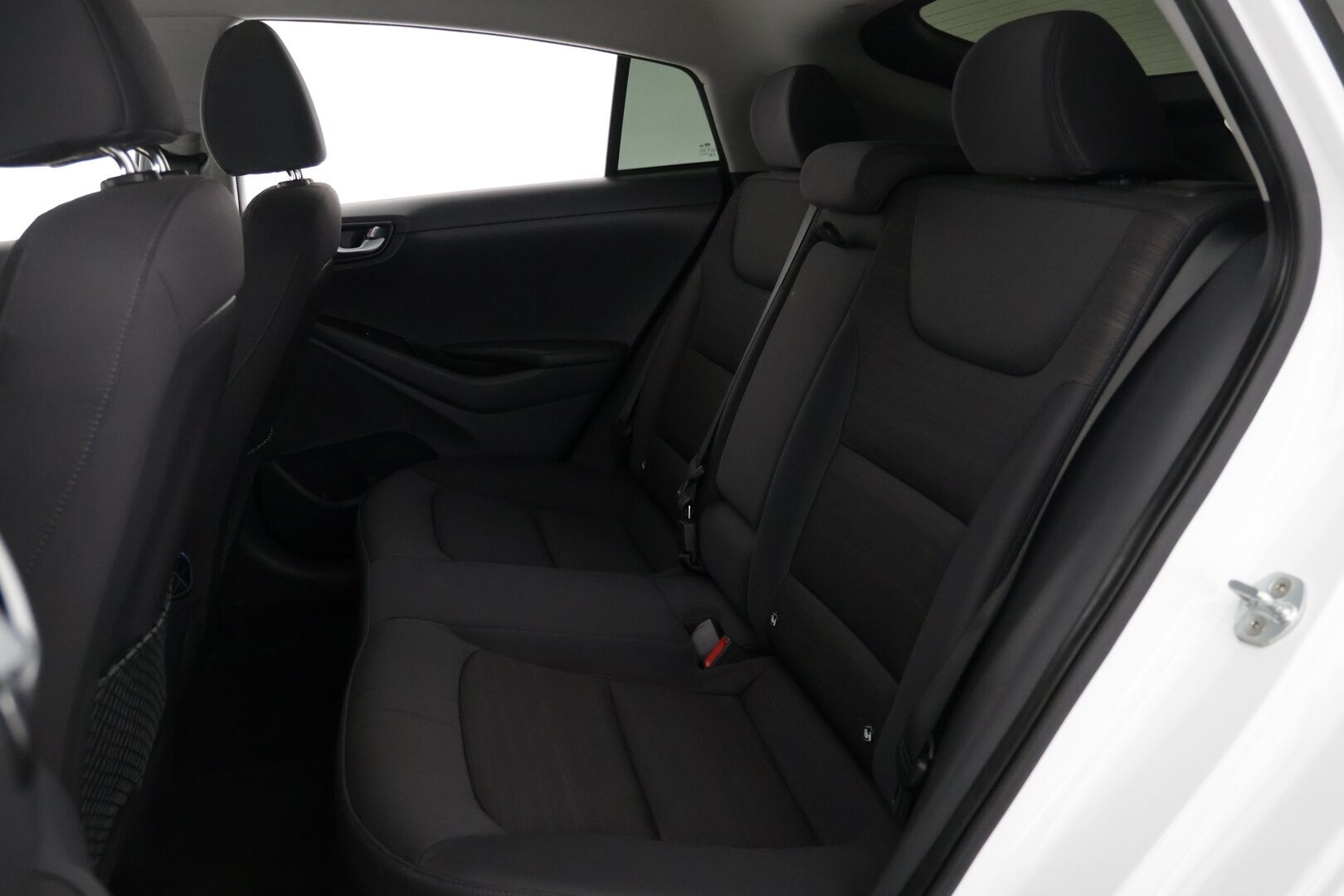 Hyundai IONIQ HYBRID 2017 hybrid DCT Style - | Webasto | Adaptiivinen vakionopeudensäädin | Navi | Keyless | Kahdet renkaat |