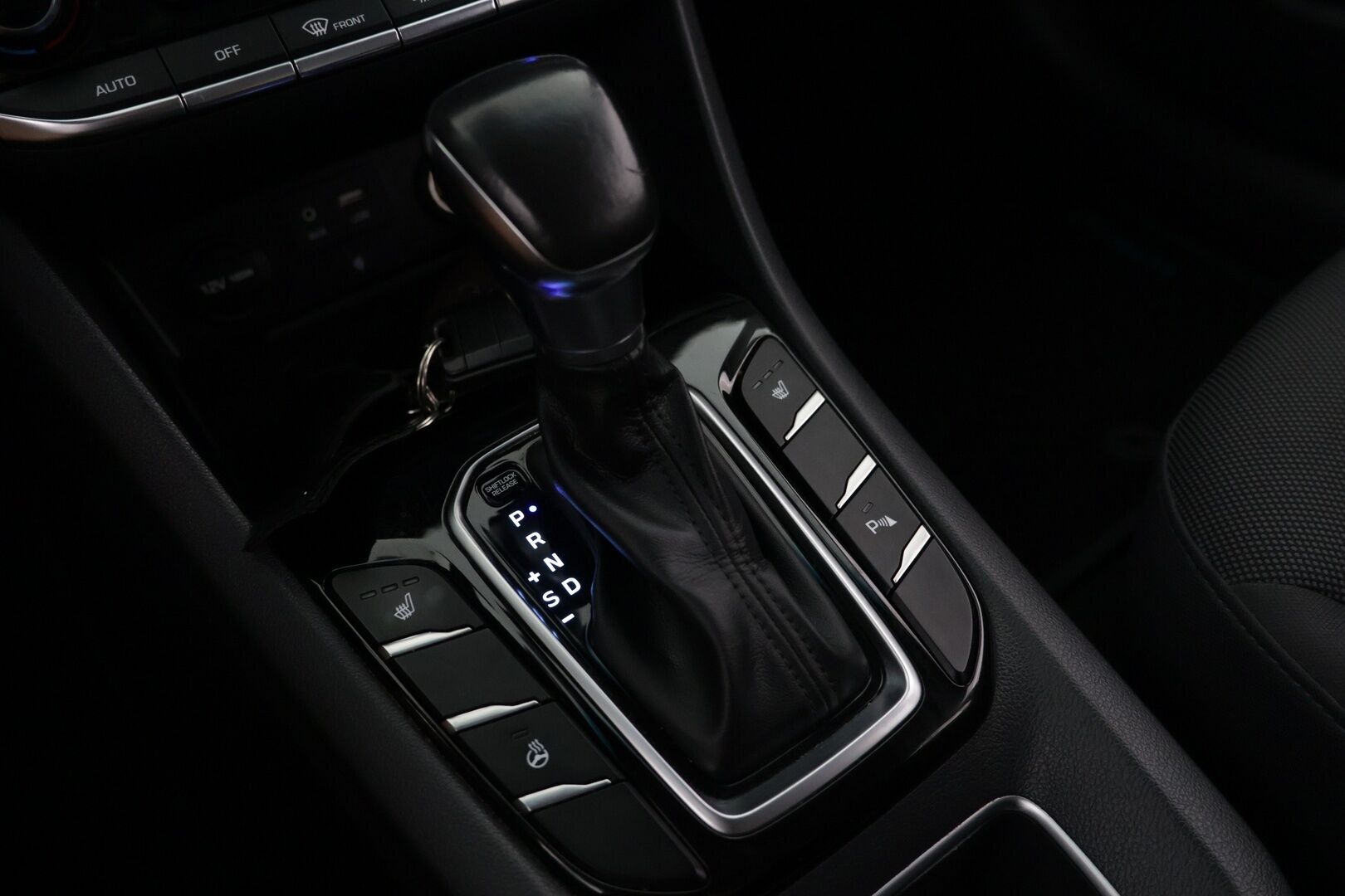 Hyundai IONIQ HYBRID 2017 hybrid DCT Style - | Webasto | Adaptiivinen vakionopeudensäädin | Navi | Keyless | Kahdet renkaat |