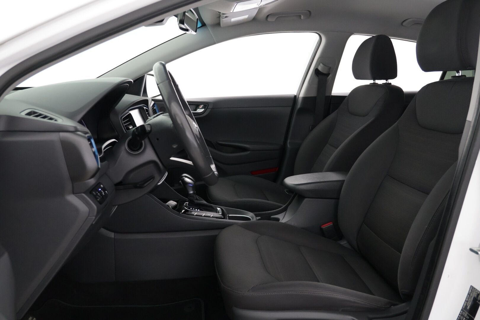 Hyundai IONIQ HYBRID 2017 hybrid DCT Style - | Webasto | Adaptiivinen vakionopeudensäädin | Navi | Keyless | Kahdet renkaat |