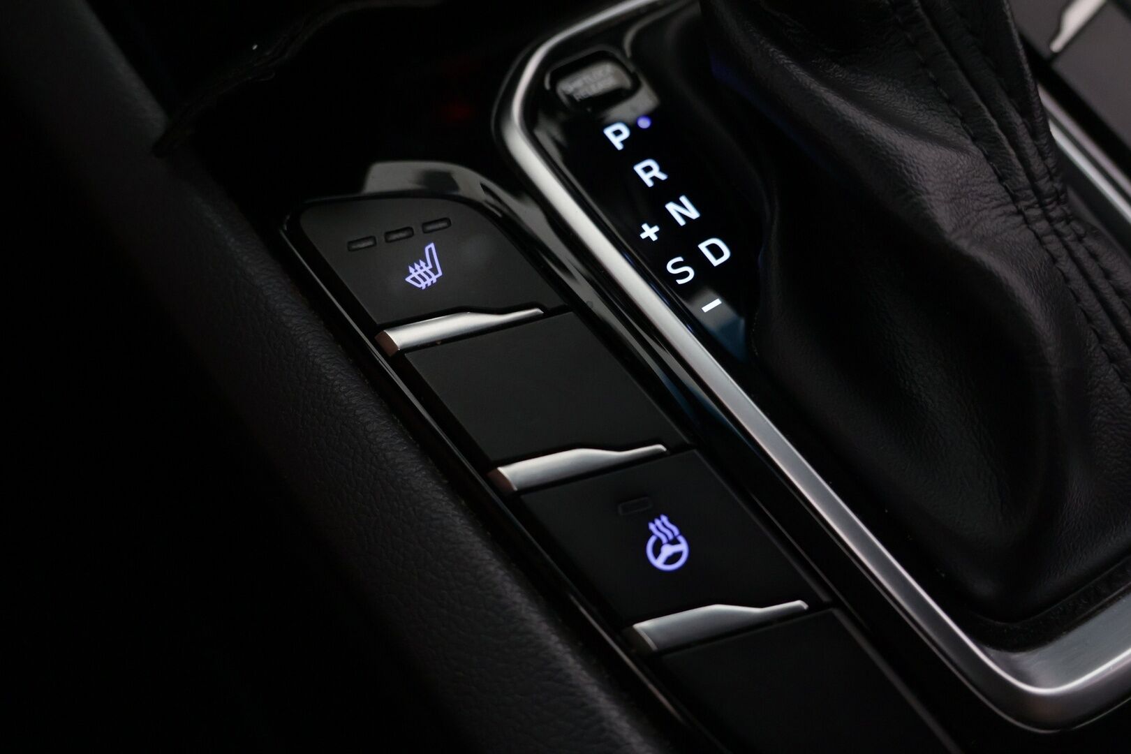 Hyundai IONIQ HYBRID 2017 hybrid DCT Style - | Webasto | Adaptiivinen vakionopeudensäädin | Navi | Keyless | Kahdet renkaat |