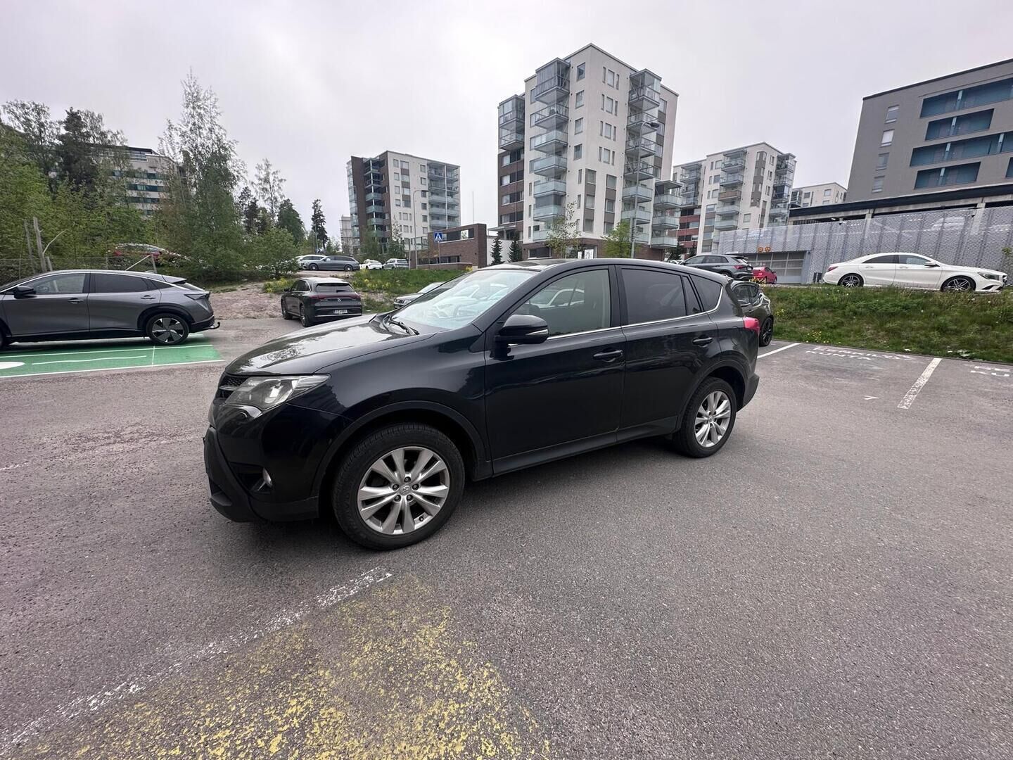 Toyota RAV4 2013 Valvematic AWD Premium Multidrive S - Vetokoukku / Nahkapenkit / Peruutuskamera / Sähköinen kuljettajanistuin / Vakkari