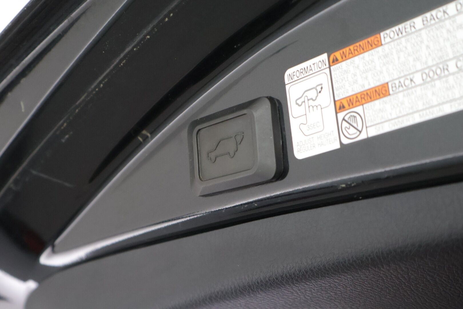 Toyota RAV4 2014 2.0 Valvematic AWD Premium Multidrive S - Vetokoukku / Nahkapenkit / Peruutuskamera / Sähköinen kuljettajanistuin / Vakkari