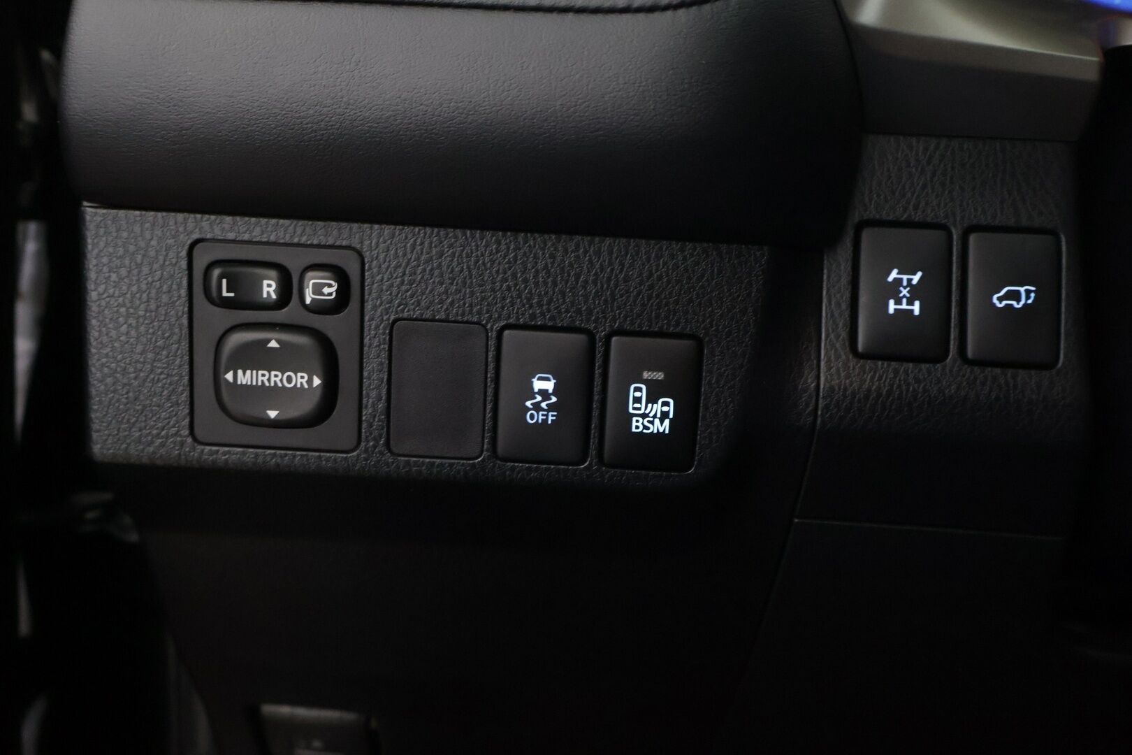 Toyota RAV4 2014 2.0 Valvematic AWD Premium Multidrive S - Vetokoukku / Nahkapenkit / Peruutuskamera / Sähköinen kuljettajanistuin / Vakkari