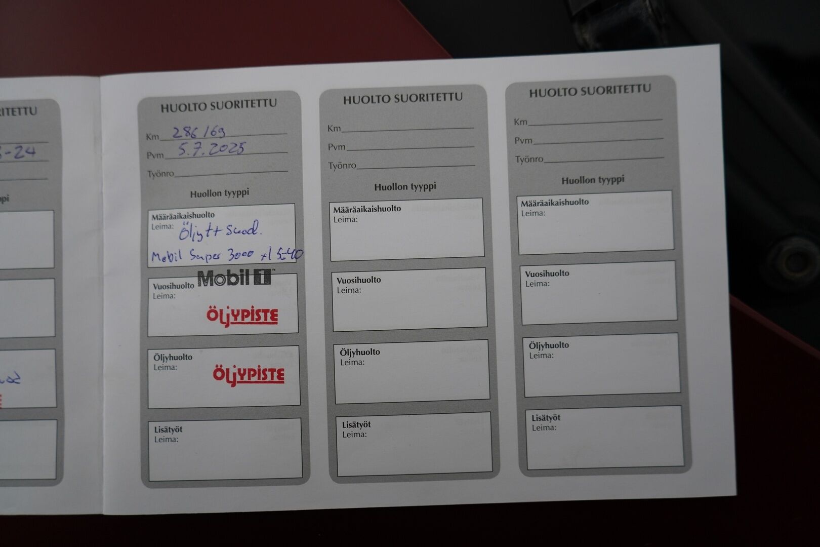 Volvo V70 2001 YritysOutlet - Myydään vain yrityksille - Kahdet renkaat / Fiksut huollot