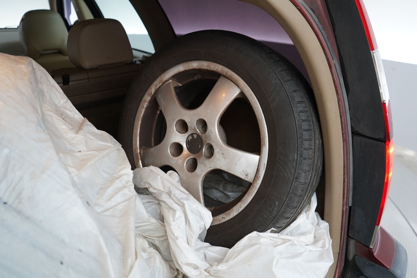 Volvo V70 2001 YritysOutlet - Myydään vain yrityksille - Kahdet renkaat / Fiksut huollot