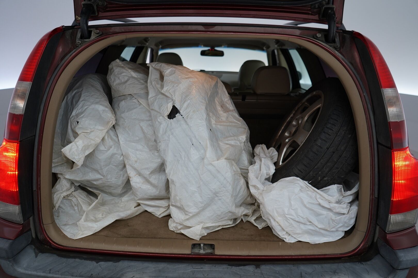 Volvo V70 2001 YritysOutlet - Myydään vain yrityksille - Kahdet renkaat / Fiksut huollot