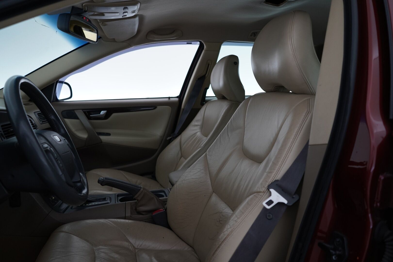 Volvo V70 2001 YritysOutlet - Myydään vain yrityksille - Kahdet renkaat / Fiksut huollot