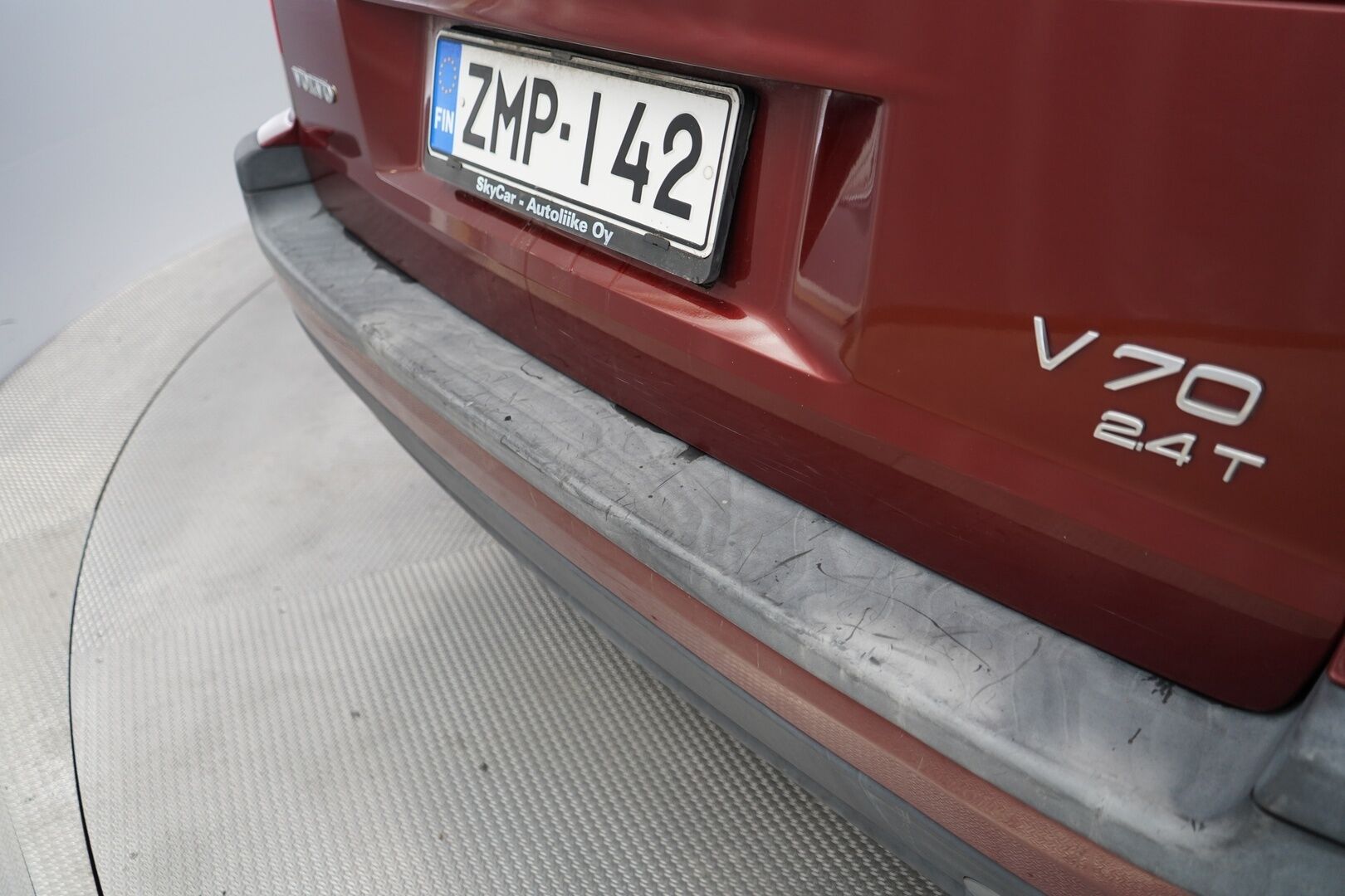 Volvo V70 2001 YritysOutlet - Myydään vain yrityksille - Kahdet renkaat / Fiksut huollot