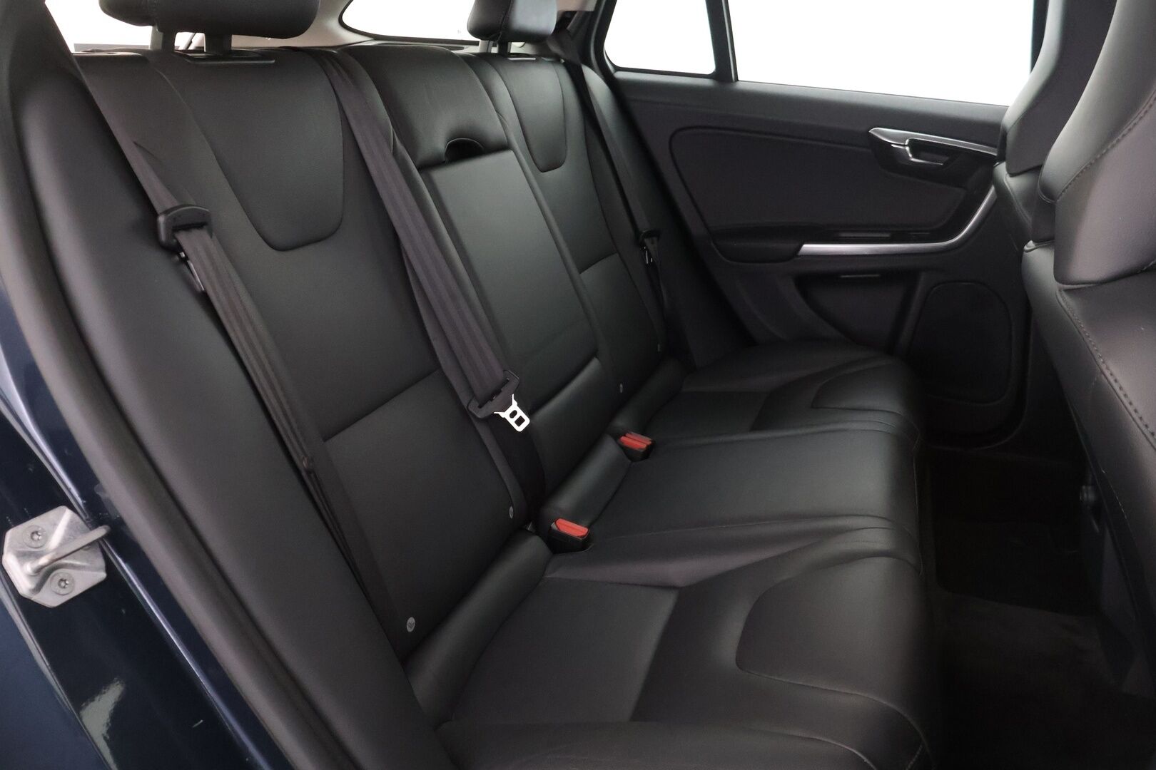 Volvo V60 2014 D6 AWD Summum Plug in Hybrid aut. - YritysOutlet - Myydään vain yrityksille - - Webasto / Koukku / Navi / Vakkari / Nahat muistilla / Bluetooth