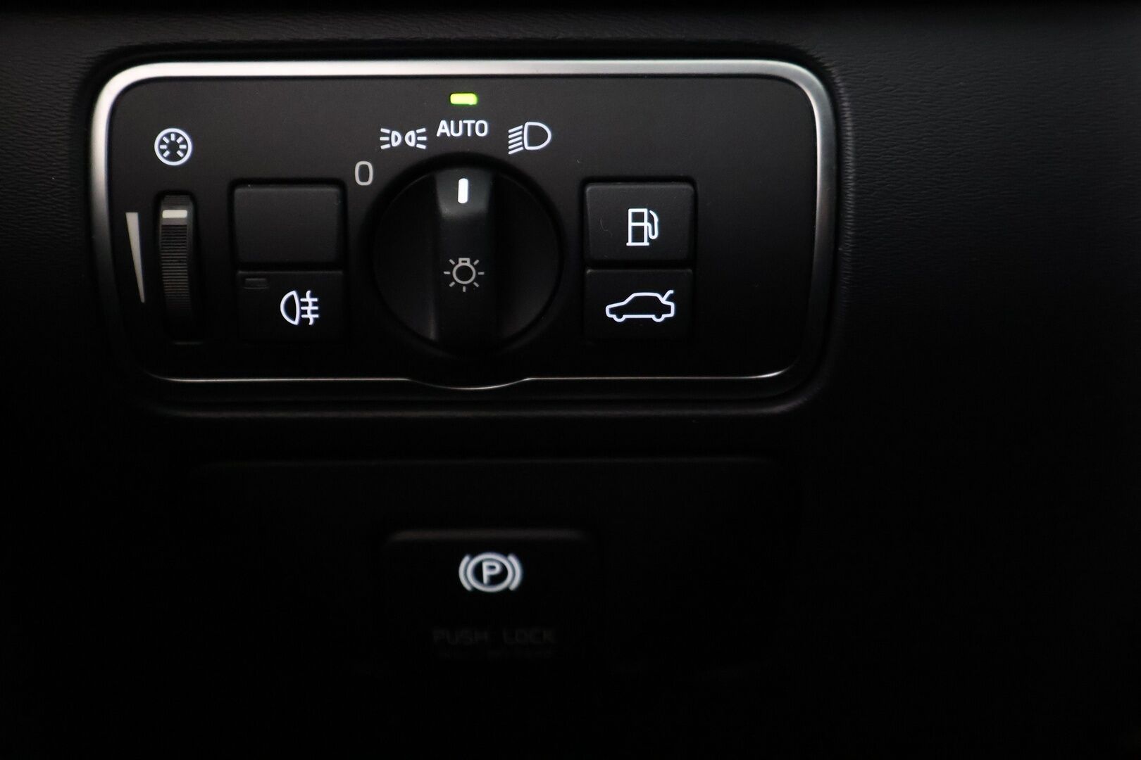 Volvo V60 2014 D6 AWD Summum Plug in Hybrid aut. - YritysOutlet - Myydään vain yrityksille - - Webasto / Koukku / Navi / Vakkari / Nahat muistilla / Bluetooth