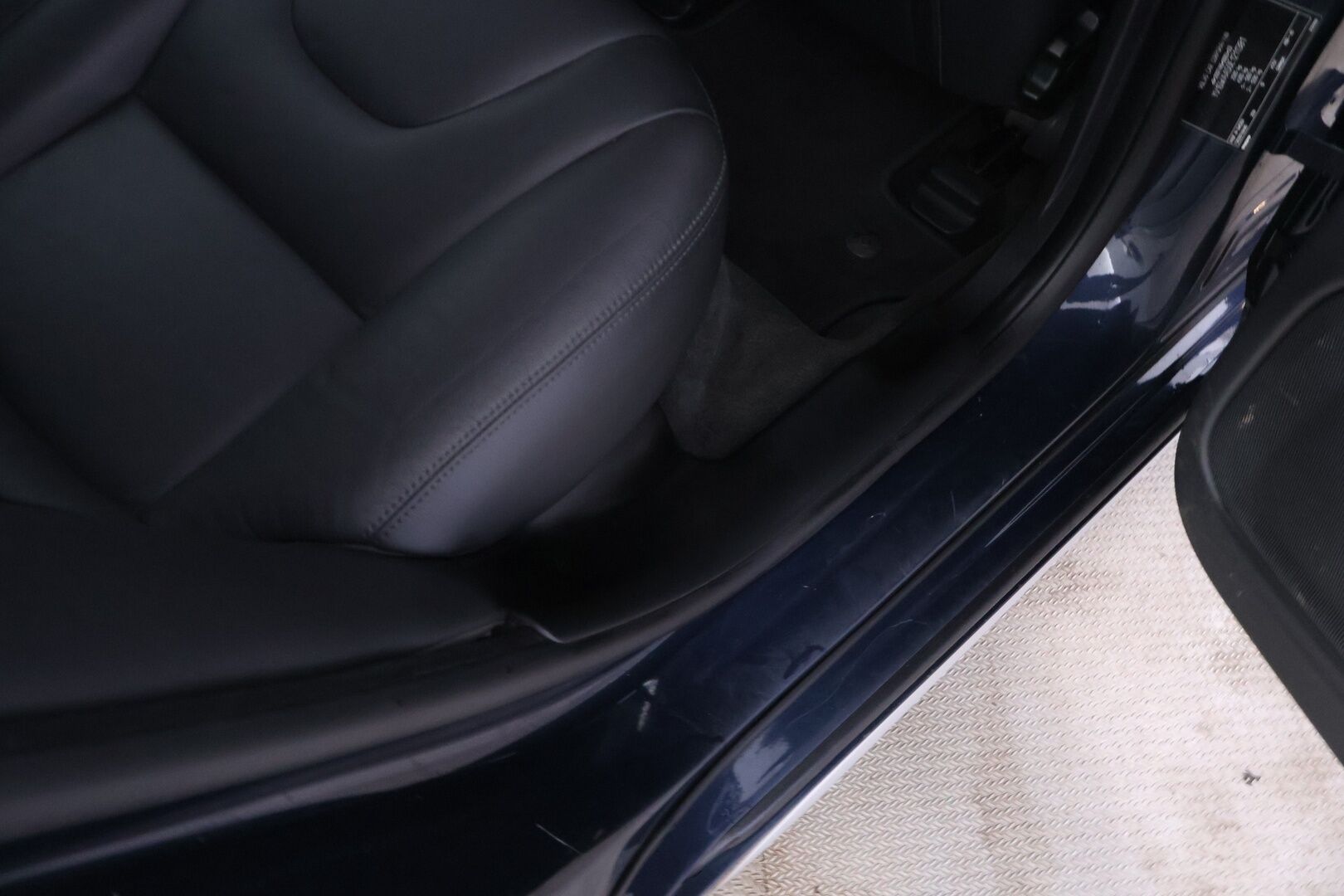 Volvo V60 2014 D6 AWD Summum Plug in Hybrid aut. - YritysOutlet - Myydään vain yrityksille - - Webasto / Koukku / Navi / Vakkari / Nahat muistilla / Bluetooth