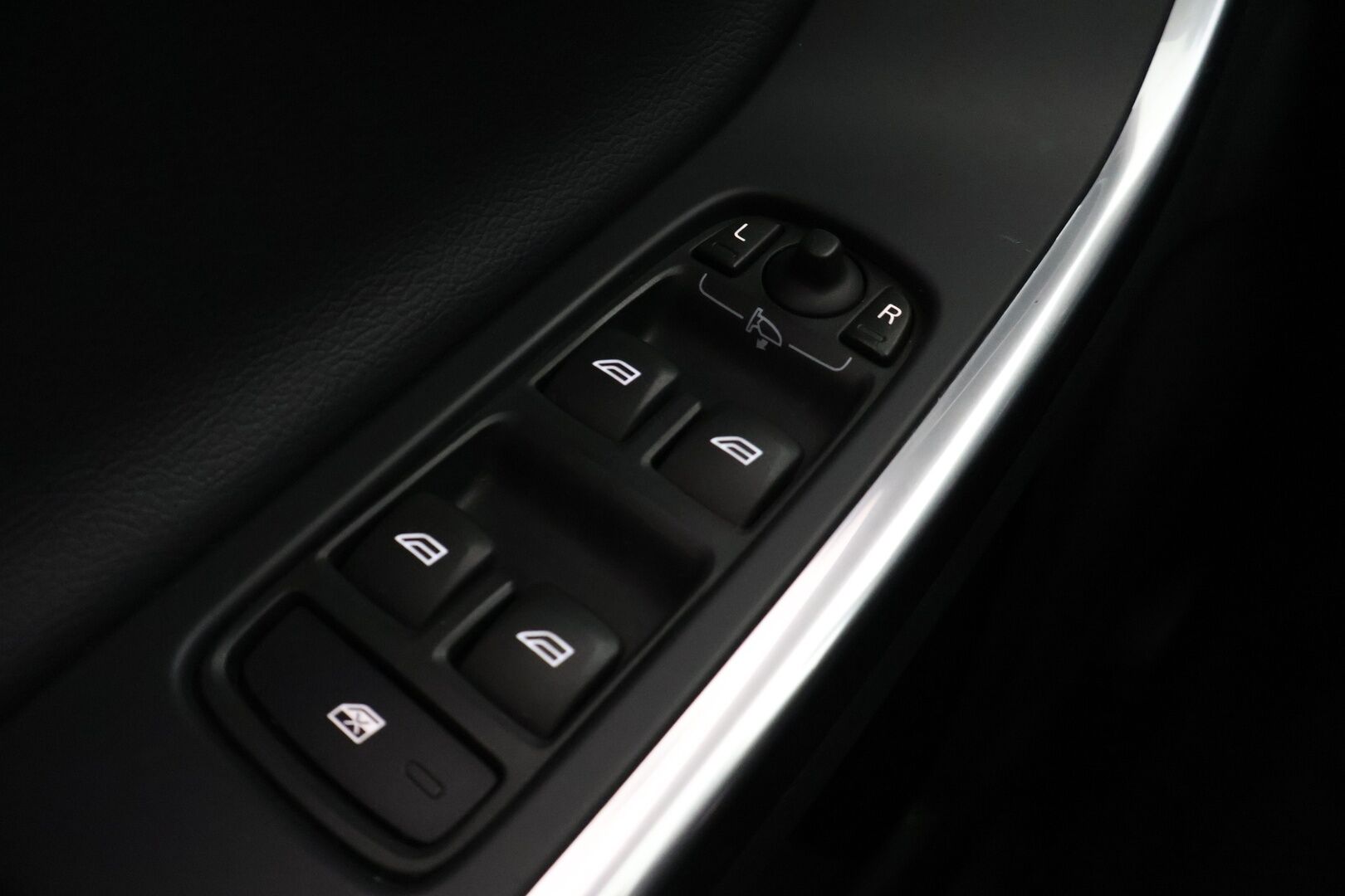 Volvo V60 2014 D6 AWD Summum Plug in Hybrid aut. - YritysOutlet - Myydään vain yrityksille - - Webasto / Koukku / Navi / Vakkari / Nahat muistilla / Bluetooth