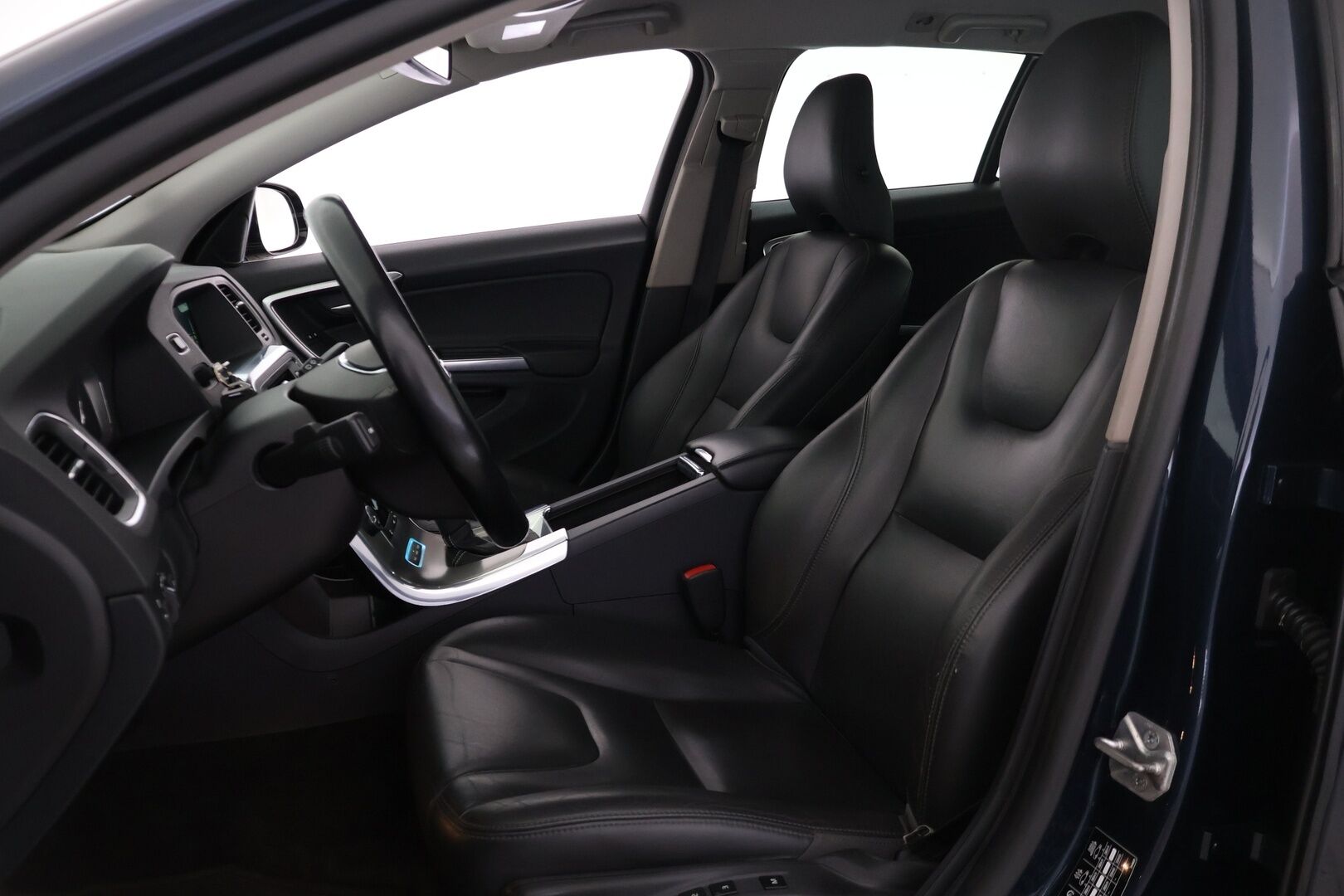 Volvo V60 2014 D6 AWD Summum Plug in Hybrid aut. - YritysOutlet - Myydään vain yrityksille - - Webasto / Koukku / Navi / Vakkari / Nahat muistilla / Bluetooth