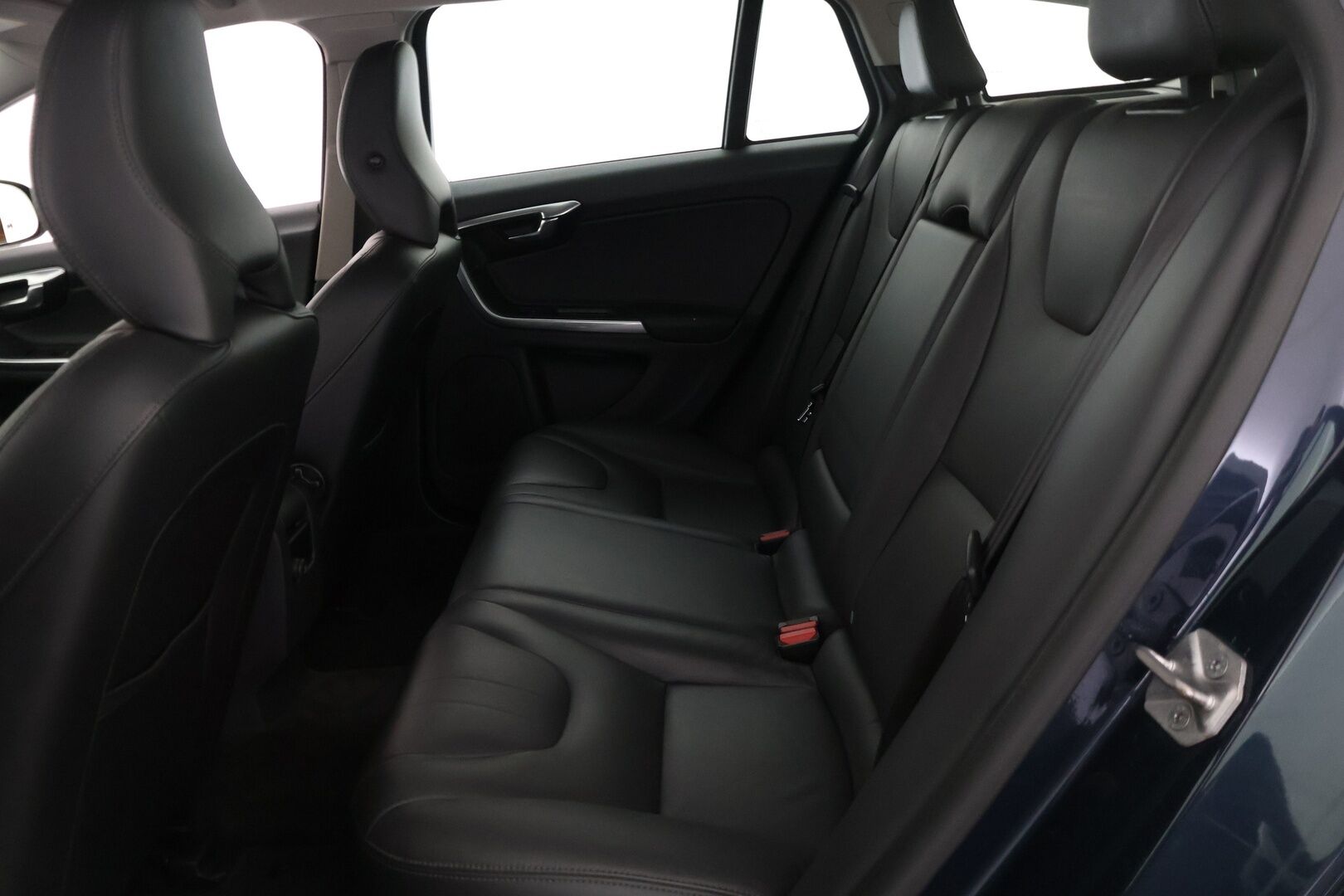 Volvo V60 2014 D6 AWD Summum Plug in Hybrid aut. - YritysOutlet - Myydään vain yrityksille - - Webasto / Koukku / Navi / Vakkari / Nahat muistilla / Bluetooth