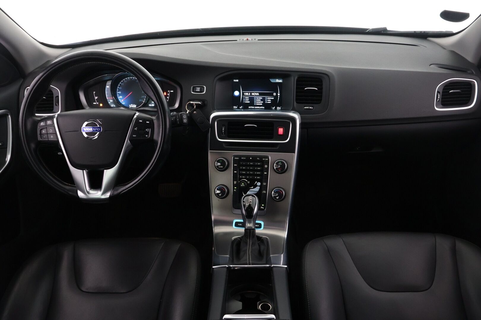 Volvo V60 2014 D6 AWD Summum Plug in Hybrid aut. - YritysOutlet - Myydään vain yrityksille - - Webasto / Koukku / Navi / Vakkari / Nahat muistilla / Bluetooth