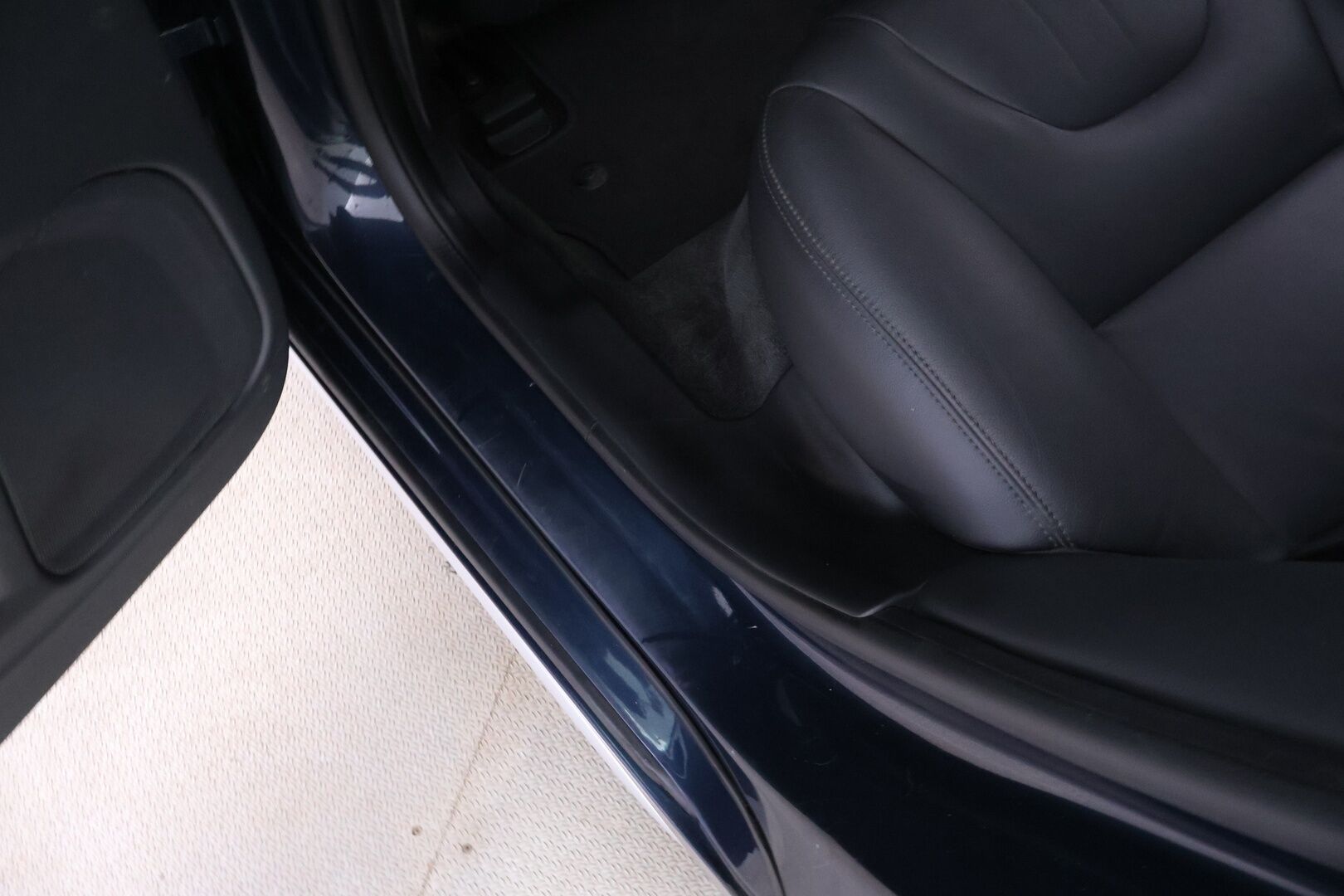 Volvo V60 2014 D6 AWD Summum Plug in Hybrid aut. - YritysOutlet - Myydään vain yrityksille - - Webasto / Koukku / Navi / Vakkari / Nahat muistilla / Bluetooth