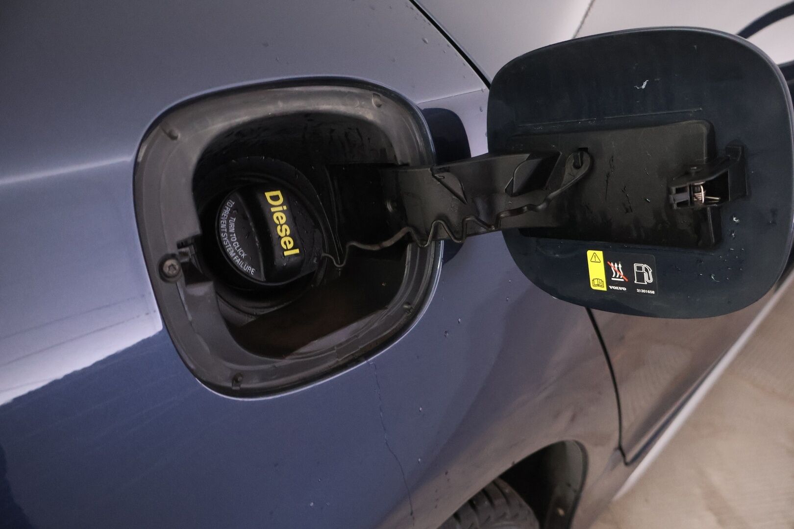 Volvo V60 2014 D6 AWD Summum Plug in Hybrid aut. - YritysOutlet - Myydään vain yrityksille - - Webasto / Koukku / Navi / Vakkari / Nahat muistilla / Bluetooth