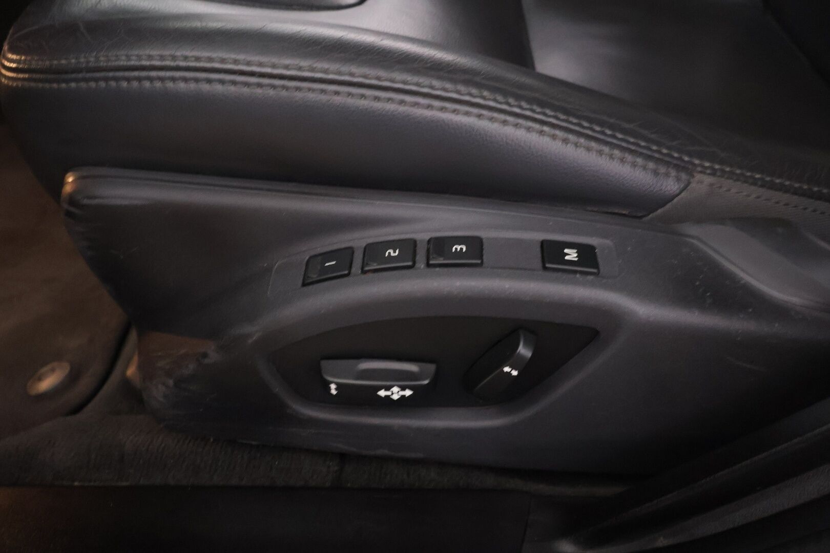 Volvo V60 2014 D6 AWD Summum Plug in Hybrid aut. - YritysOutlet - Myydään vain yrityksille - - Webasto / Koukku / Navi / Vakkari / Nahat muistilla / Bluetooth