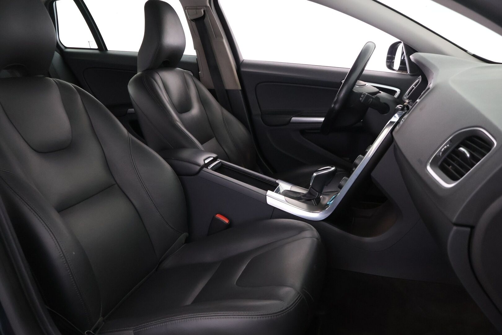 Volvo V60 2014 D6 AWD Summum Plug in Hybrid aut. - YritysOutlet - Myydään vain yrityksille - - Webasto / Koukku / Navi / Vakkari / Nahat muistilla / Bluetooth