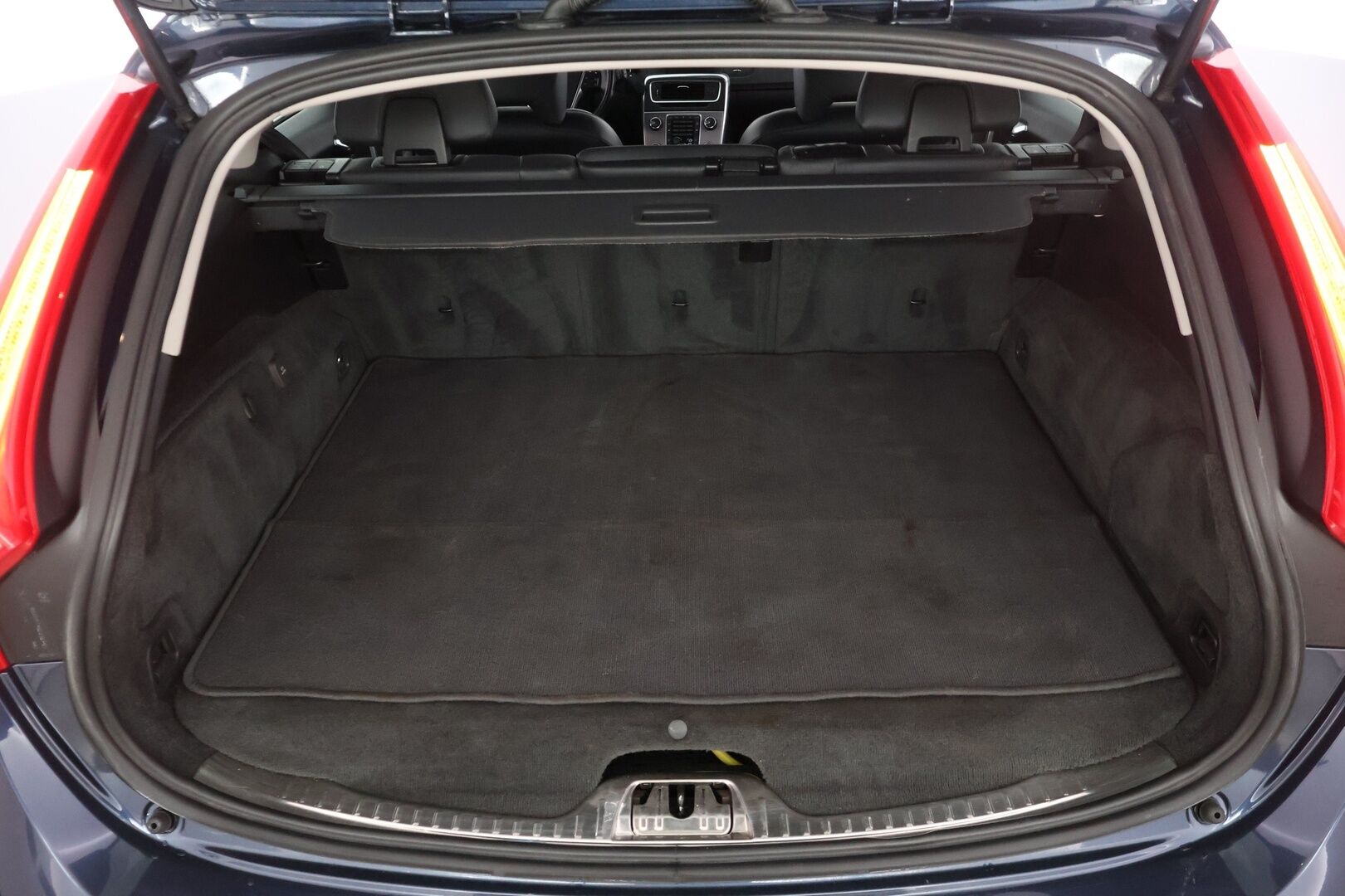 Volvo V60 2014 D6 AWD Summum Plug in Hybrid aut. - YritysOutlet - Myydään vain yrityksille - - Webasto / Koukku / Navi / Vakkari / Nahat muistilla / Bluetooth