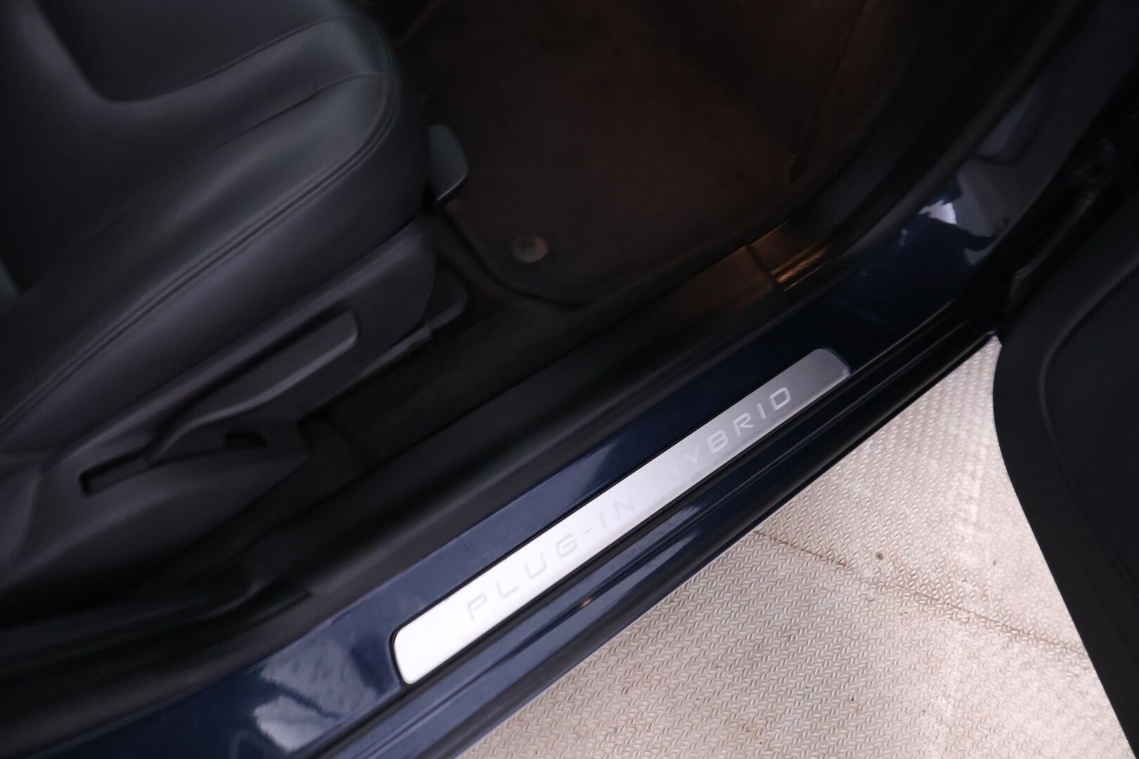 Volvo V60 2014 D6 AWD Summum Plug in Hybrid aut. - YritysOutlet - Myydään vain yrityksille - - Webasto / Koukku / Navi / Vakkari / Nahat muistilla / Bluetooth