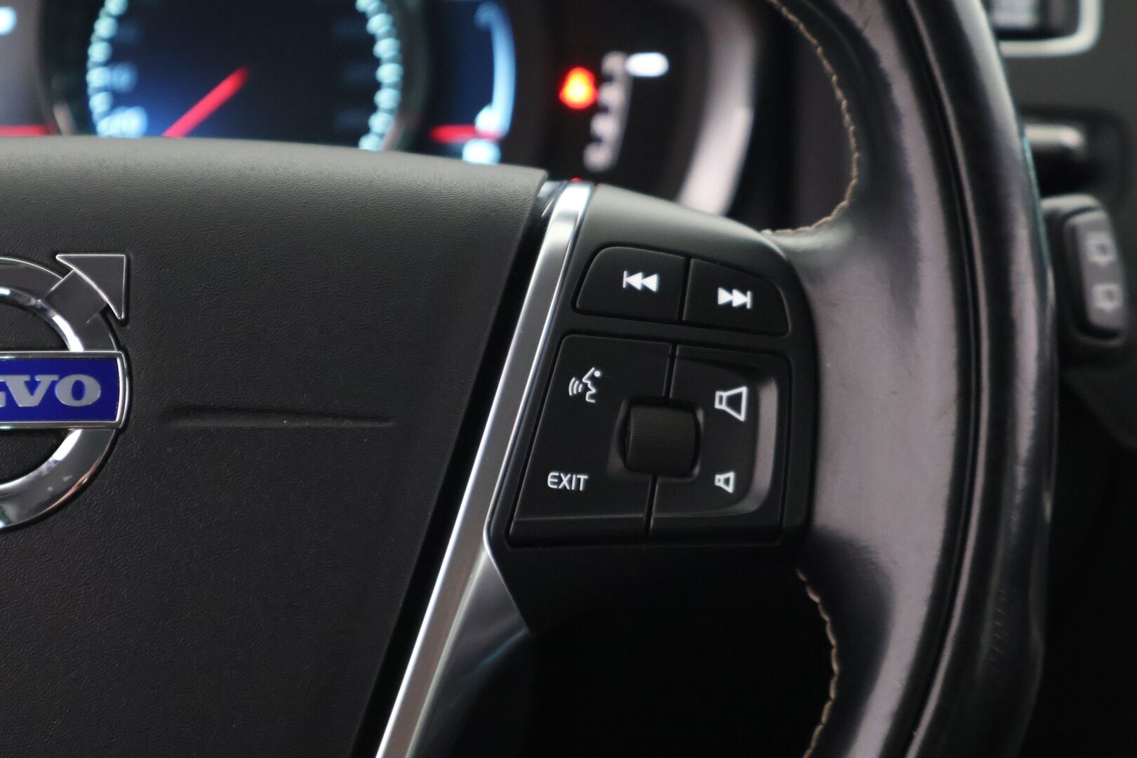 Volvo V60 2014 D6 AWD Summum Plug in Hybrid aut. - YritysOutlet - Myydään vain yrityksille - - Webasto / Koukku / Navi / Vakkari / Nahat muistilla / Bluetooth