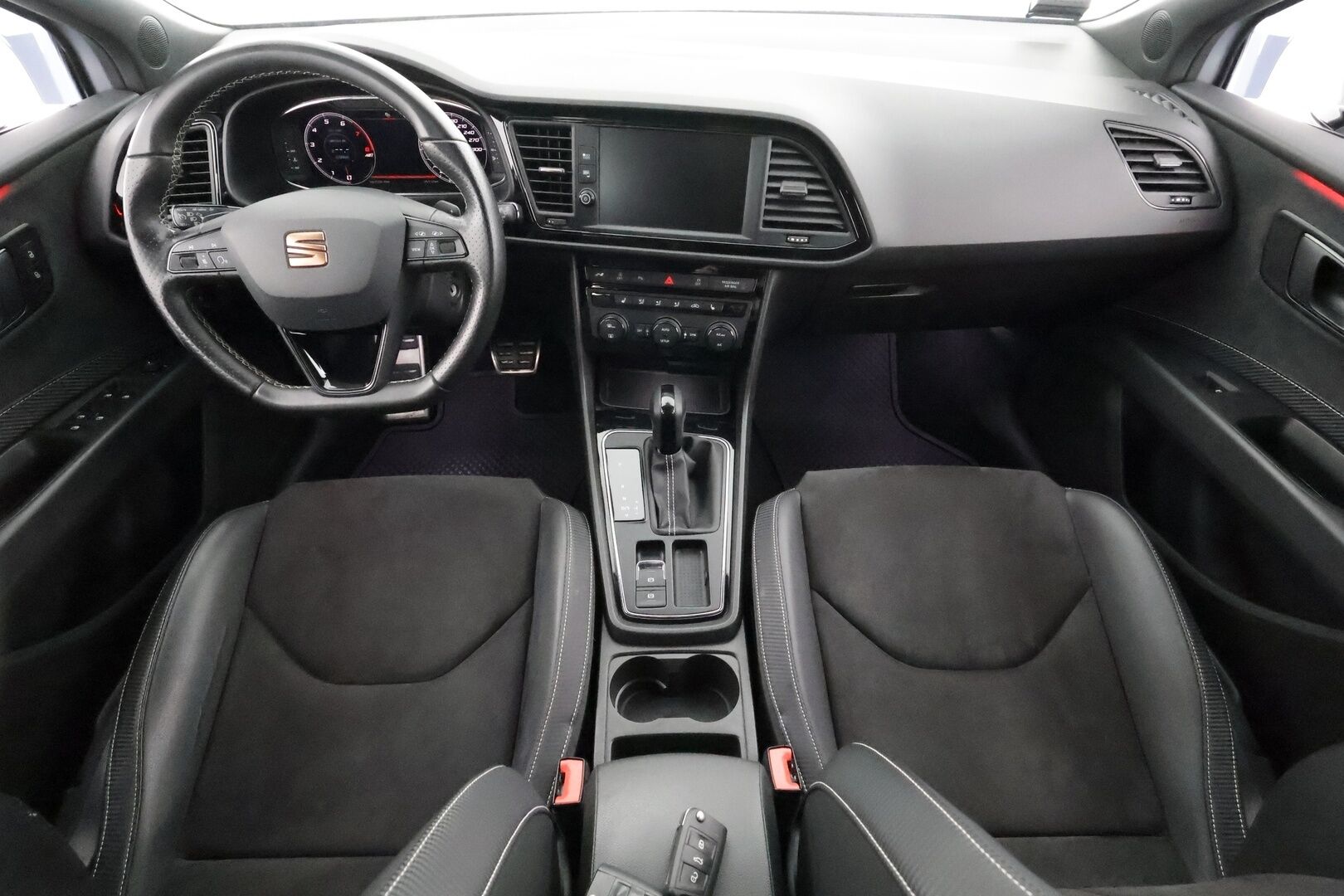 Seat Leon ST 2019 2,0 TSI 300 4DRIVE Cupra DSG * Lohkolämmitin / Vakkari / Navi / Digimittaristo / LED / P.Tutkat * - Suomi-auto / Kahdet renkaat aluvanteilla 